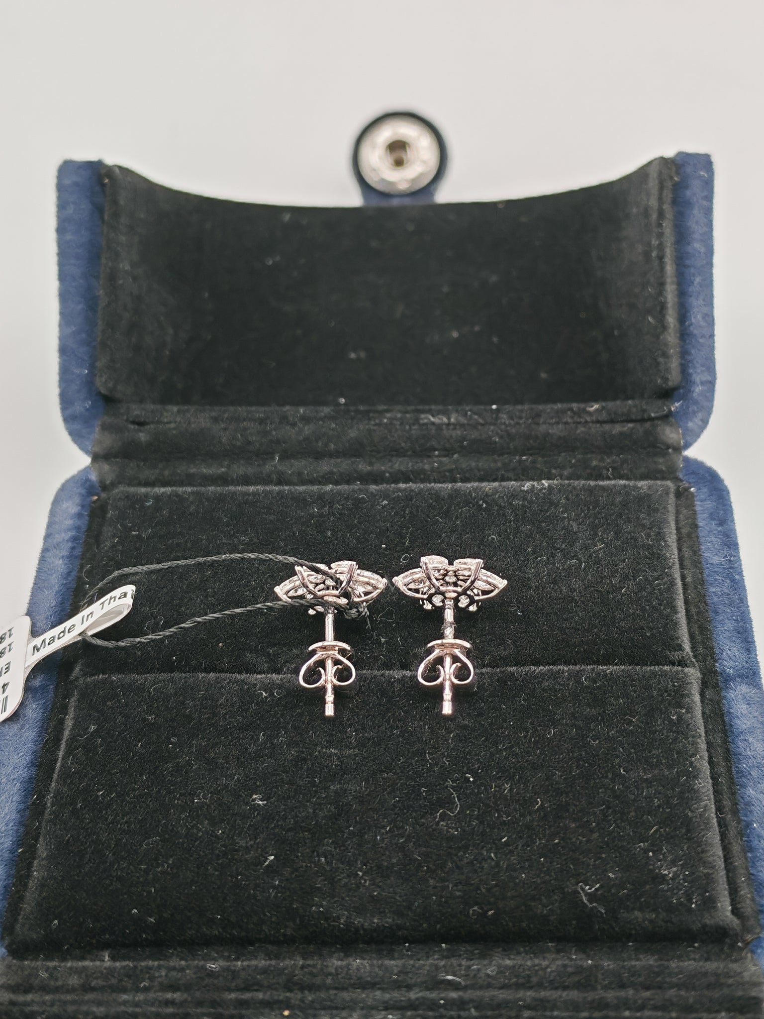 18k 1.62gms 1.13cts VS1 to VVS1 (Clarity) E to H (Color) Natural Diamond White Gold Earrings | Purse Maison Luxury Bags Shop