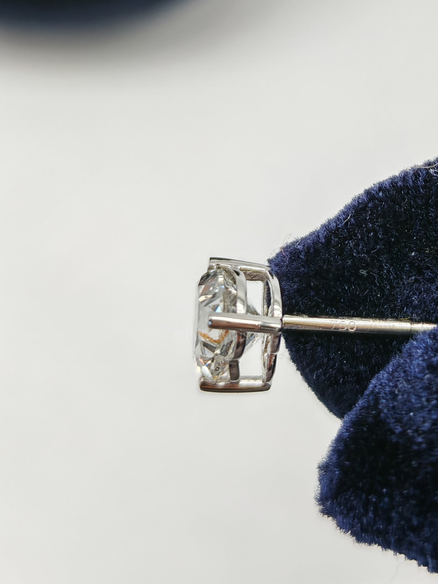18k 1.73gms 2.03cts VS1 to VVS1 (Clarity) E to H (Color) Natural Diamond White Gold Earrings | Purse Maison Luxury Bags Shop