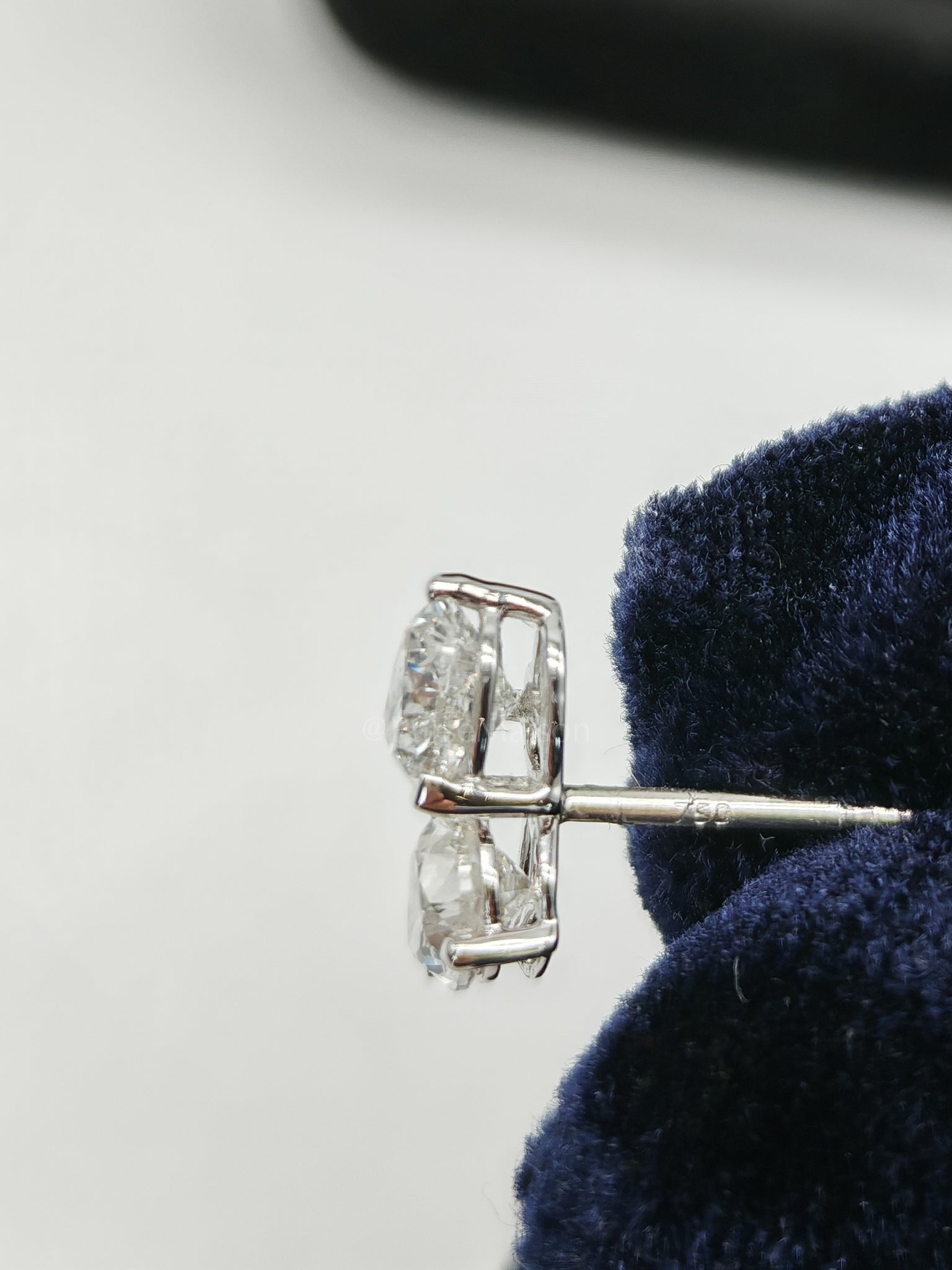 18k 1.85gms. 2.08cts. VS1 to VVS1 (Clarity) E to H (Color) Natural Diamond White Gold Earrings | Purse Maison Luxury Bags Shop