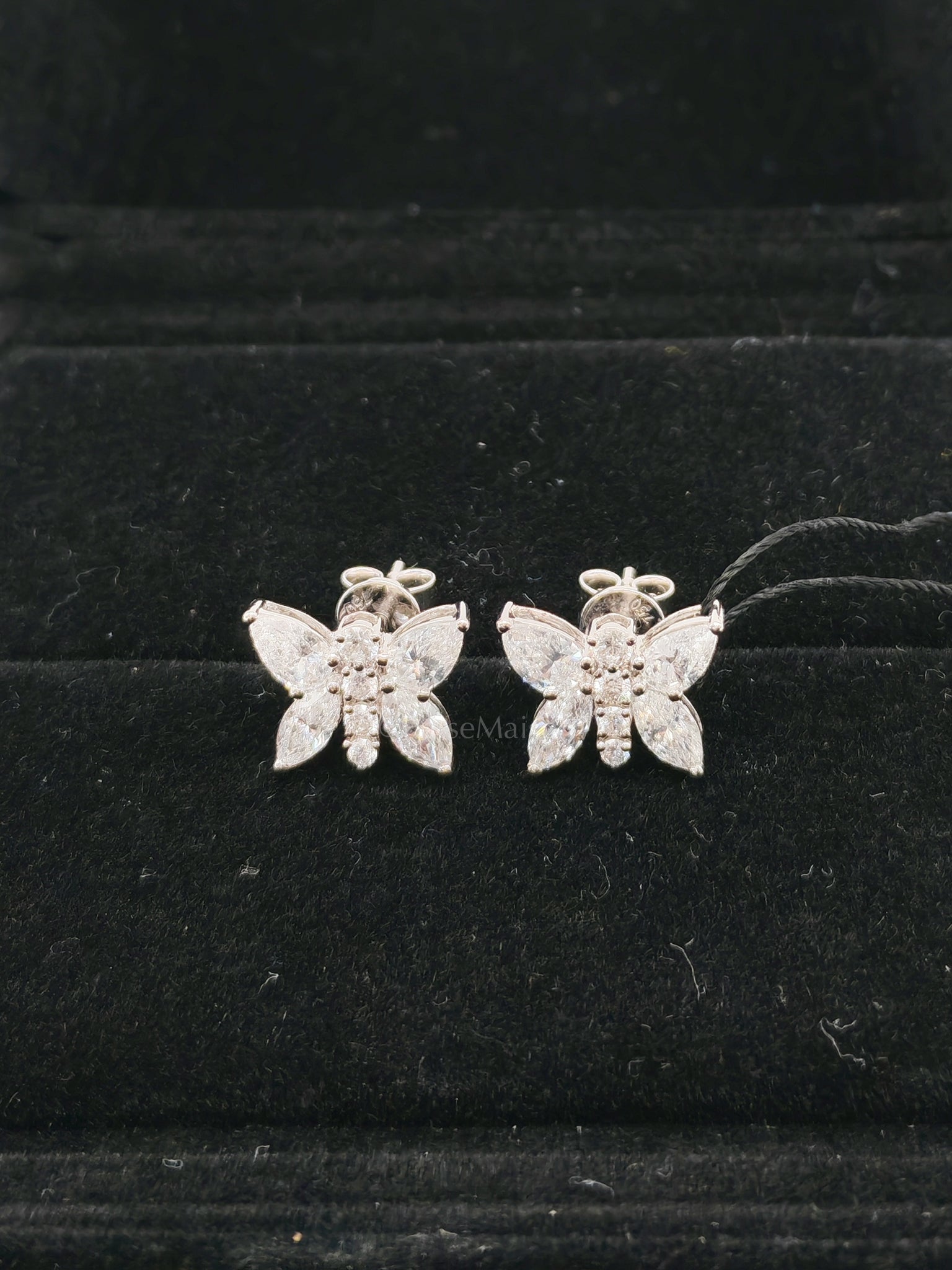 18k 2.07gms 1.407cts VS1 to VVS1 (Clarity) E to H (Color) Natural Diamond White Gold Earrings | Purse Maison Luxury Bags Shop