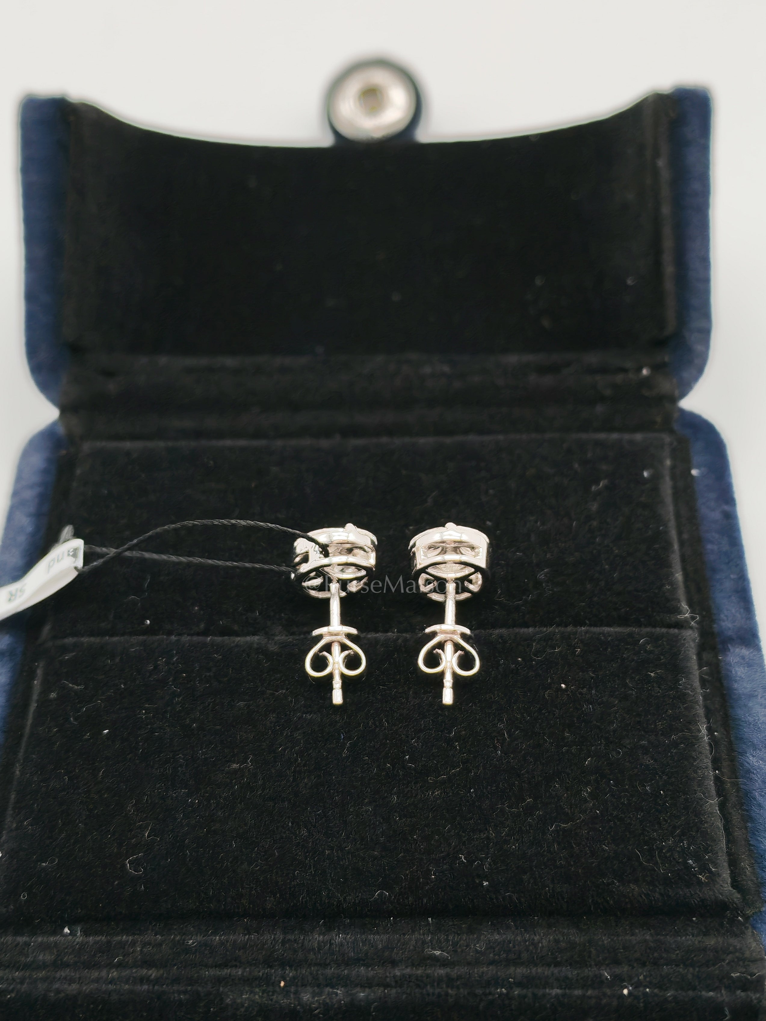 18k 2.57gms 1.456cts VS1 to VVS1 (Clarity) E to H (Color) Natural Diamond White Gold Earrings | Purse Maison Luxury Bags Shop