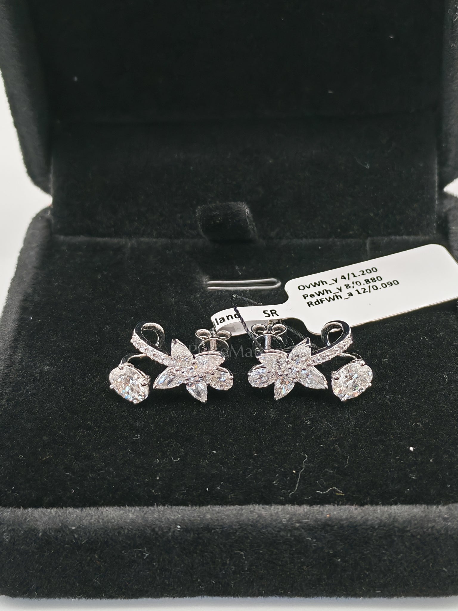 18K 3.17gms. 2.17cts. VS1 to VVS1 (Clarity) E to H (Color) Natural Diamond White Gold Earrings | Purse Maison Luxury Bags Shop