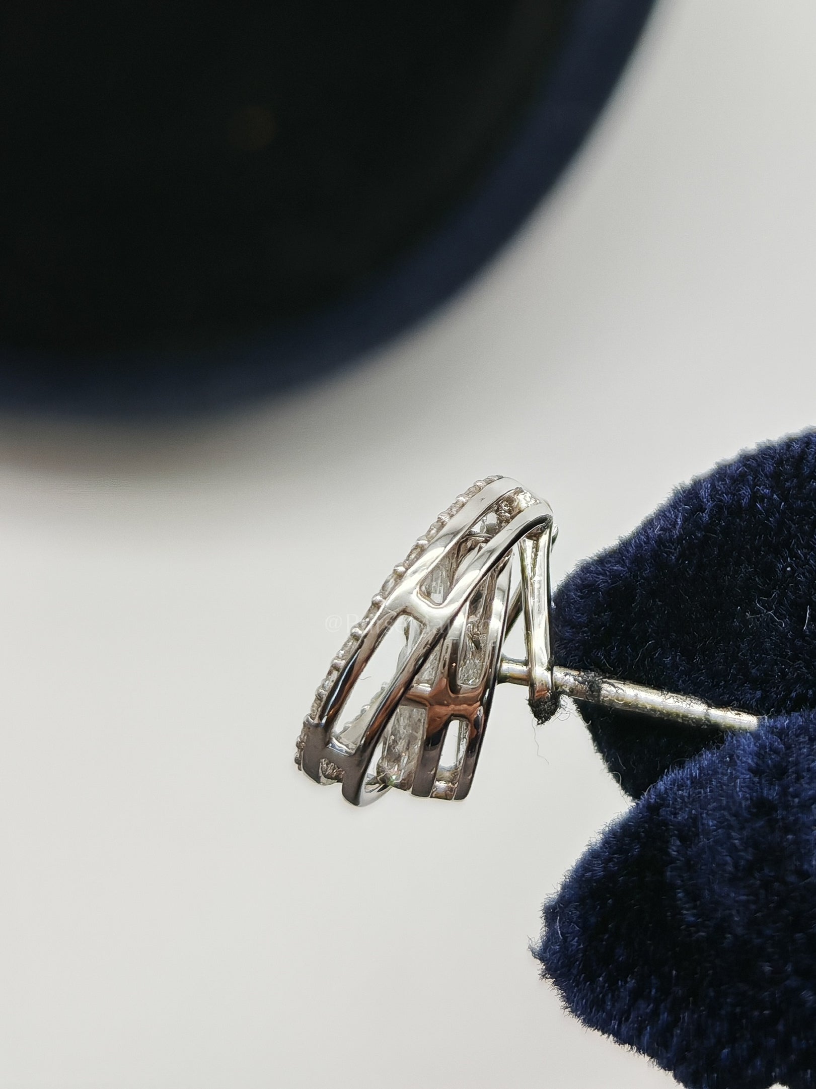 18k 3.39gms 1.52cts VS1 to VVS1 (Clarity) E to H (Color) Natural Diamond White Gold Earrings | Purse Maison Luxury Bags Shop