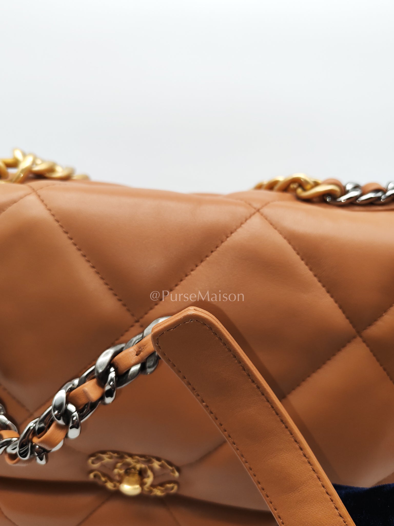 19 Maxi in Caramel Lambskin Leather and Mixed Hardware (Microchip) | Purse Maison Luxury Bags Shop