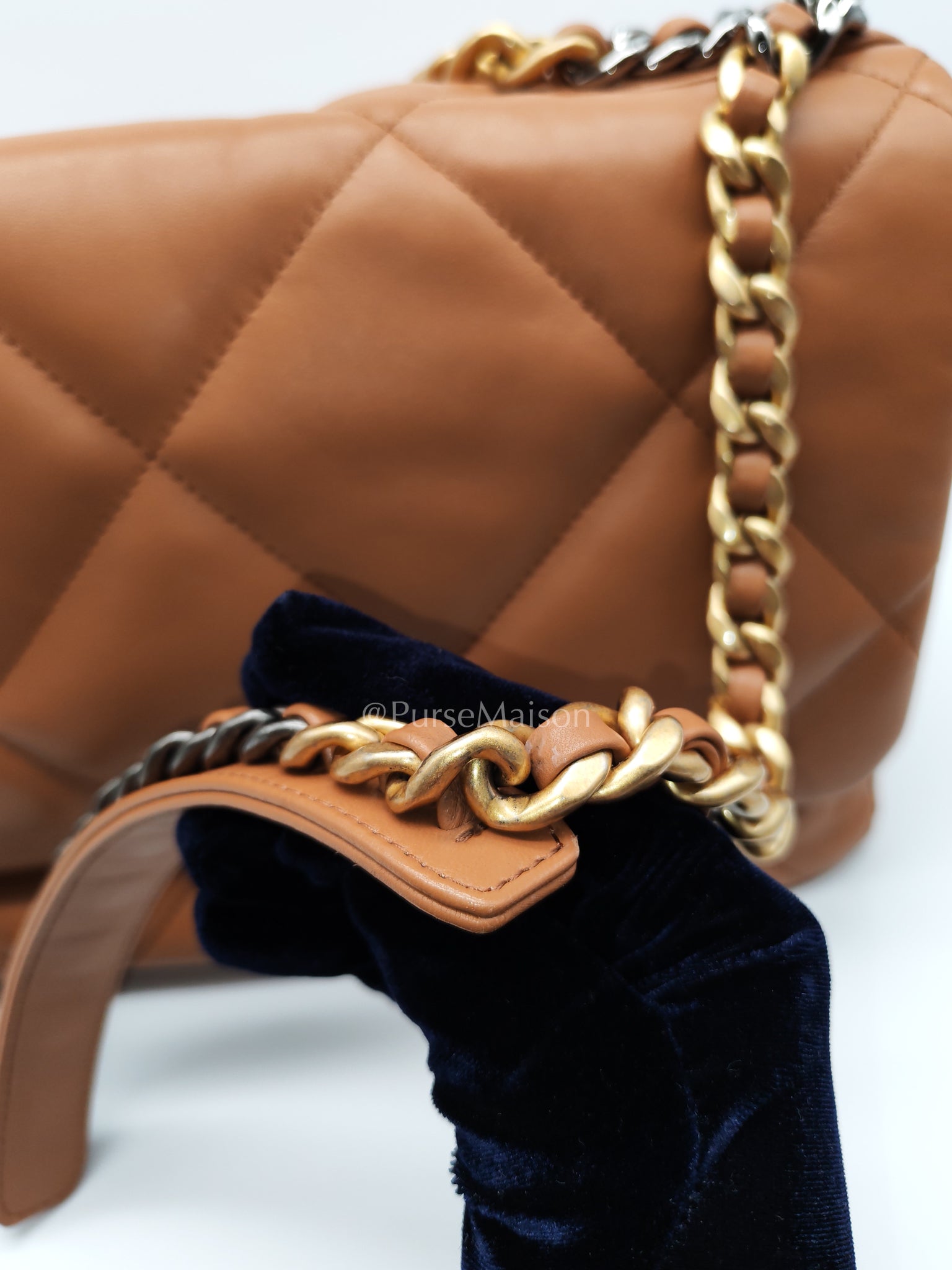 19 Maxi in Caramel Lambskin Leather and Mixed Hardware (Microchip) | Purse Maison Luxury Bags Shop
