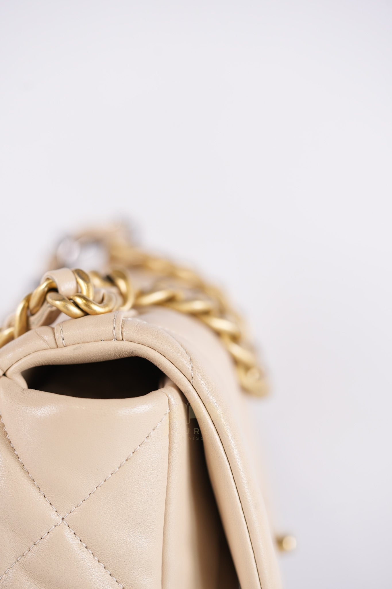 19 Medium in Beige Lambskin Leather & Mixed Hardware Microchip | Purse Maison Luxury Bags Shop