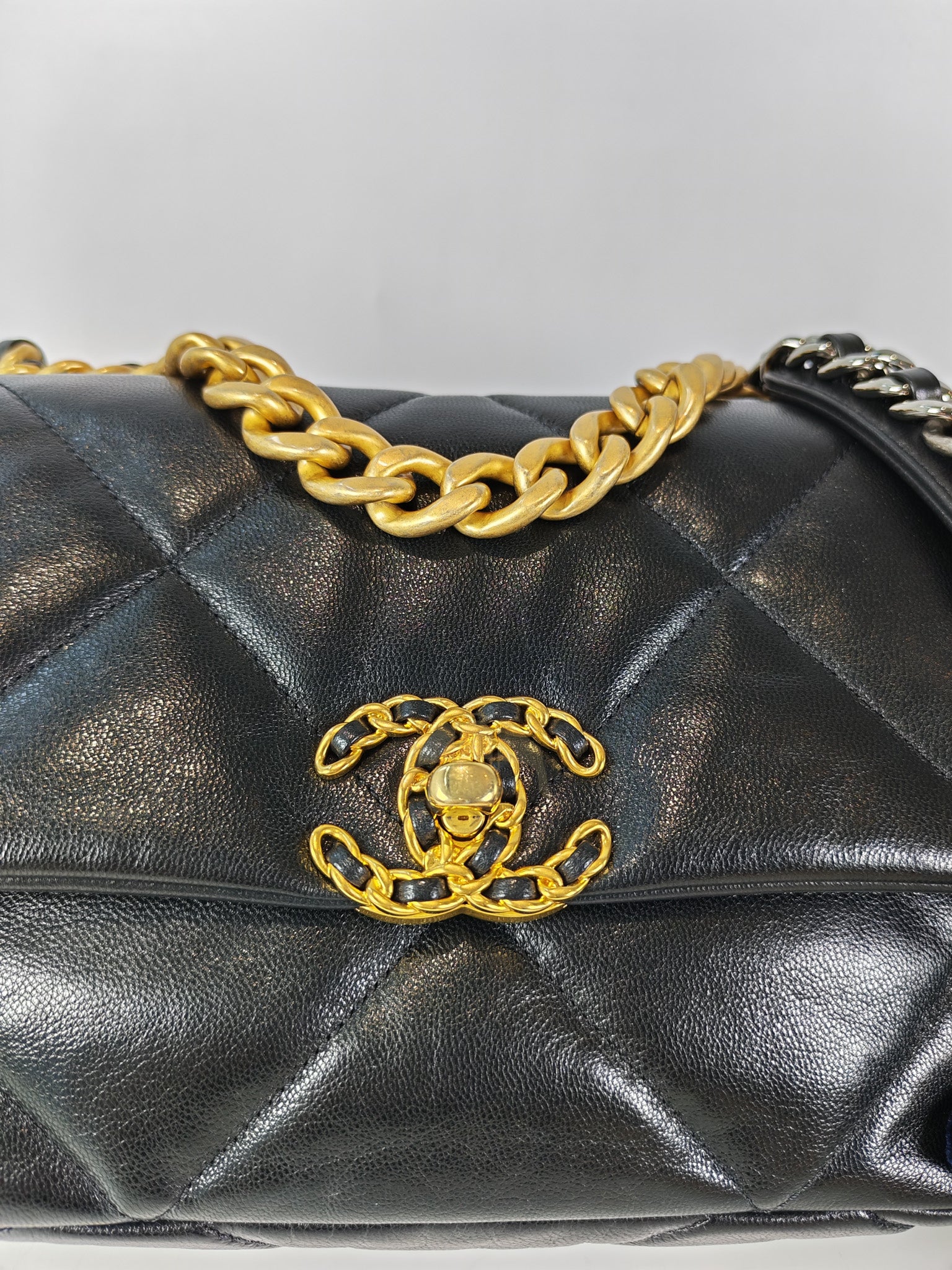 19 Small in Black Lambskin Leather & Mixed Hardware Series 29 | Purse Maison Luxury Bags Shop