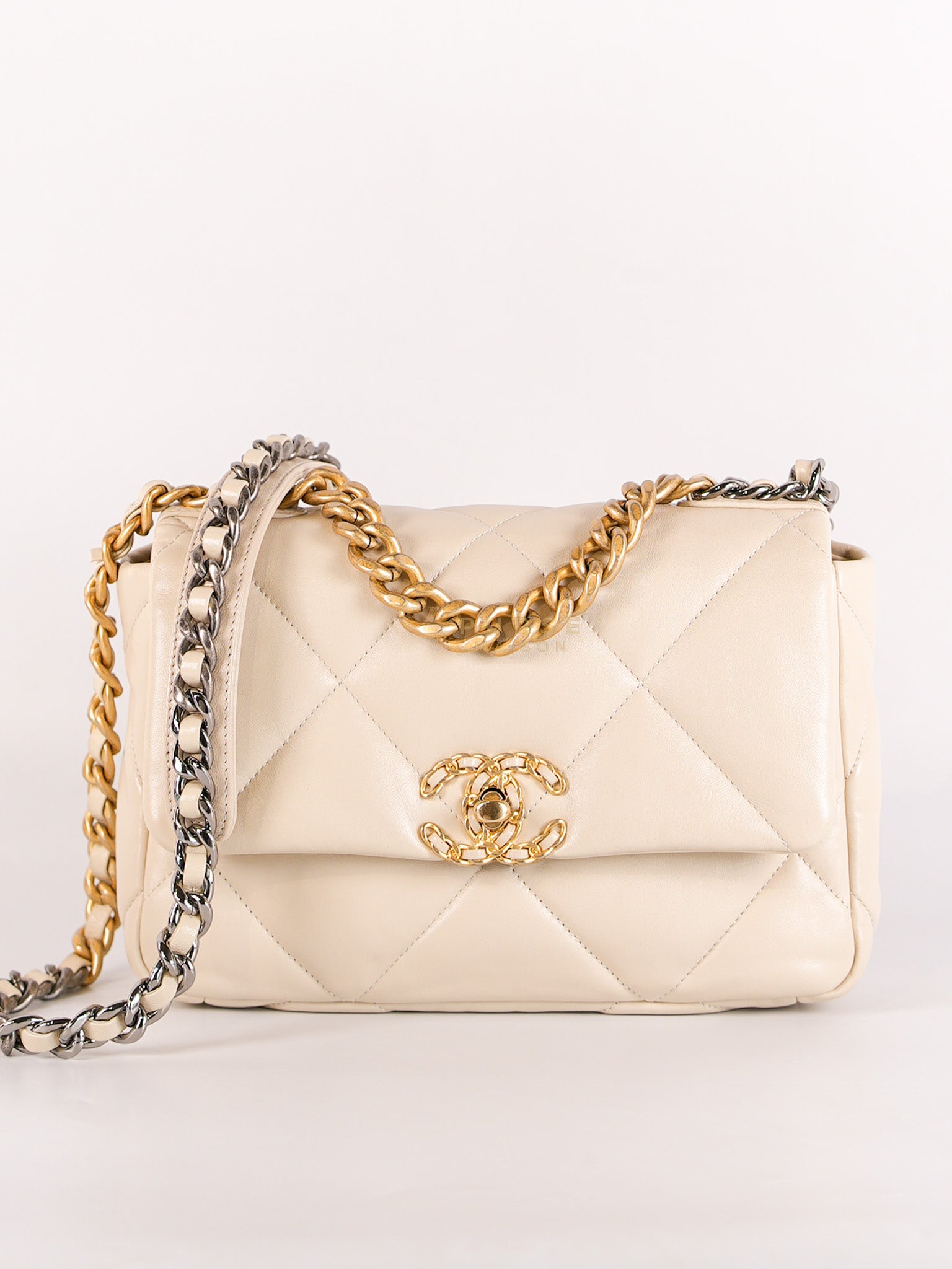 19 Small in Light Beige Lambskin and Mix Hardware Series 30 | Purse Maison Luxury Bags Shop