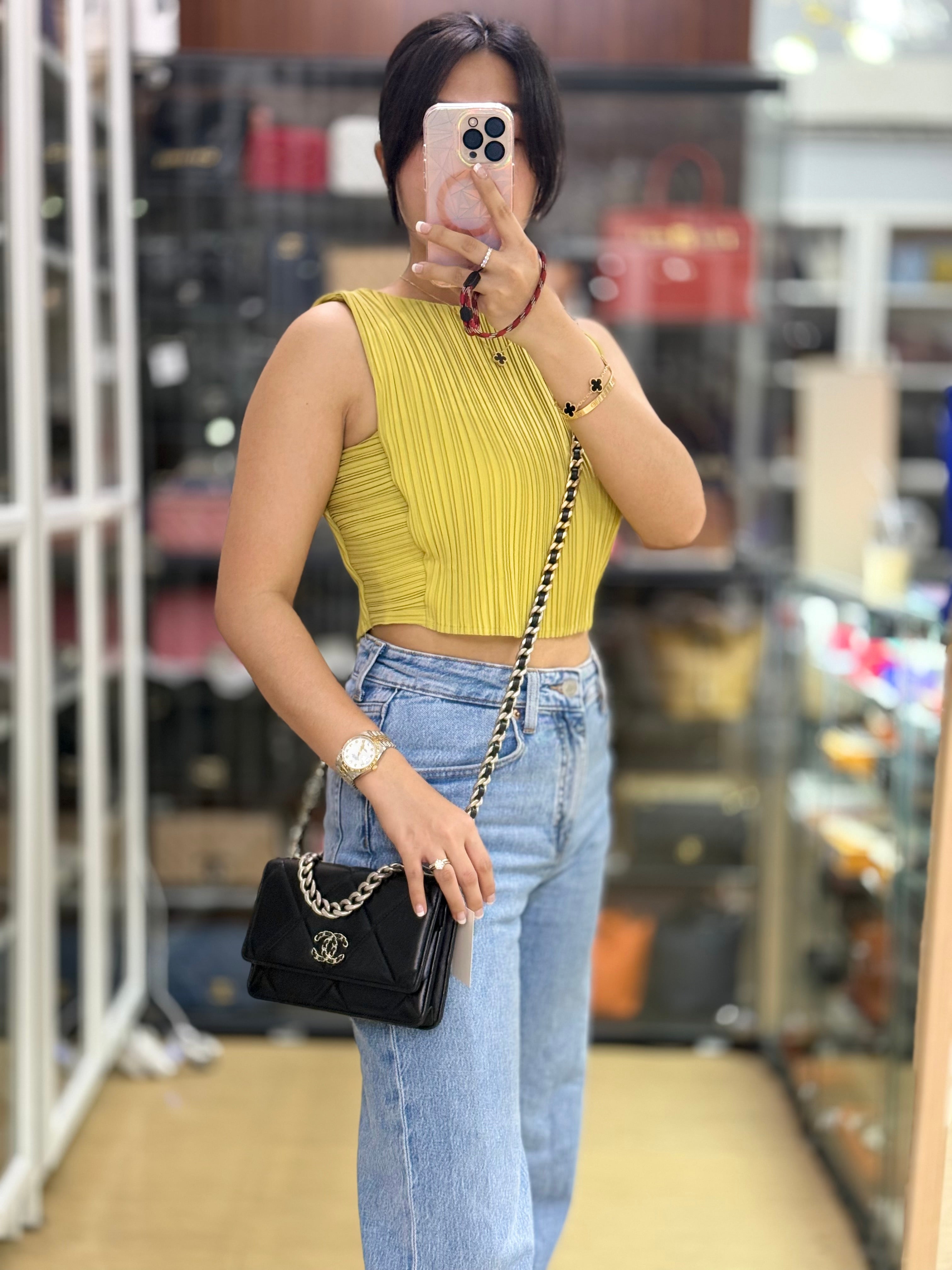 19 Wallet On Chain (WOC) in Black Lambskin Leather and Mix Hardware (Microchip) | Purse Maison Luxury Bags Shop