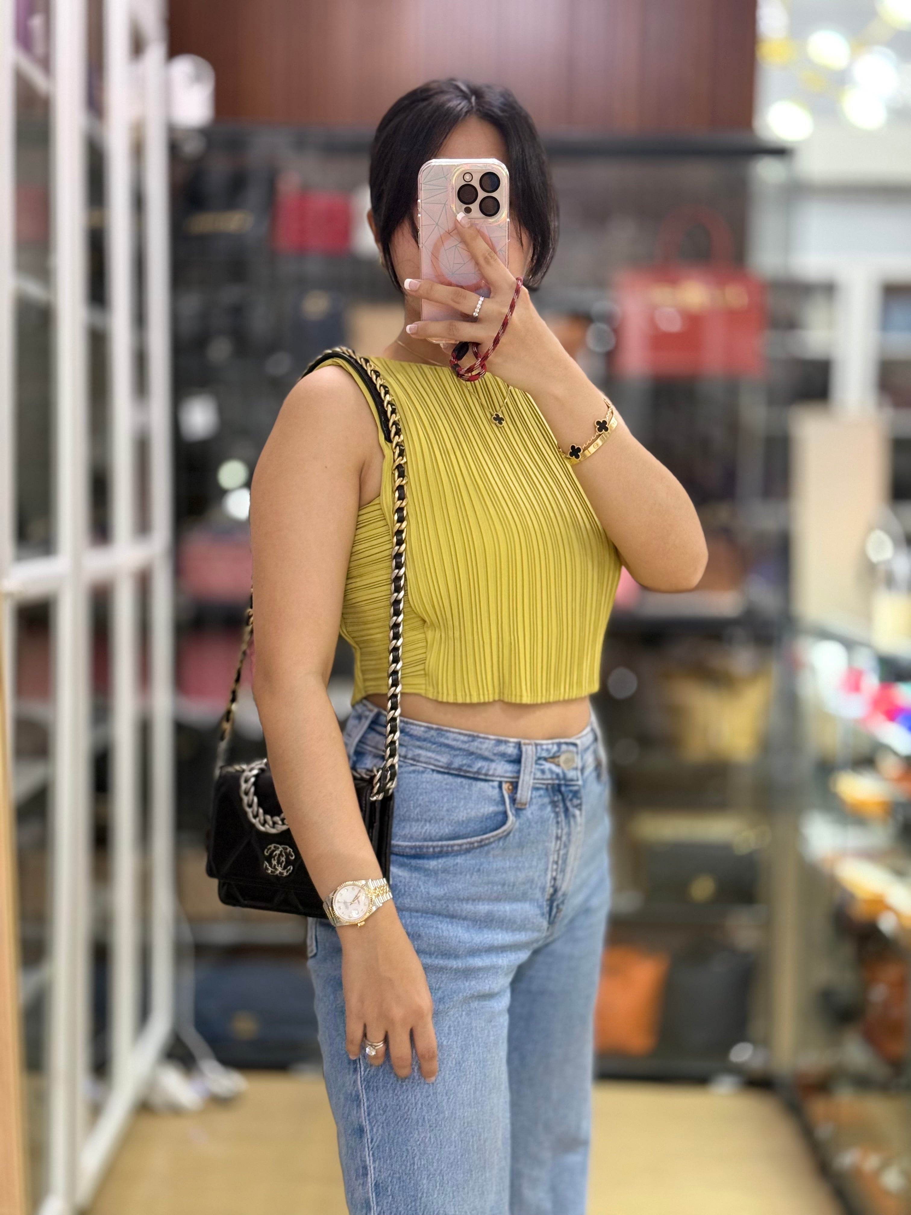 19 Wallet On Chain (WOC) in Black Lambskin Leather and Mix Hardware (Microchip) | Purse Maison Luxury Bags Shop