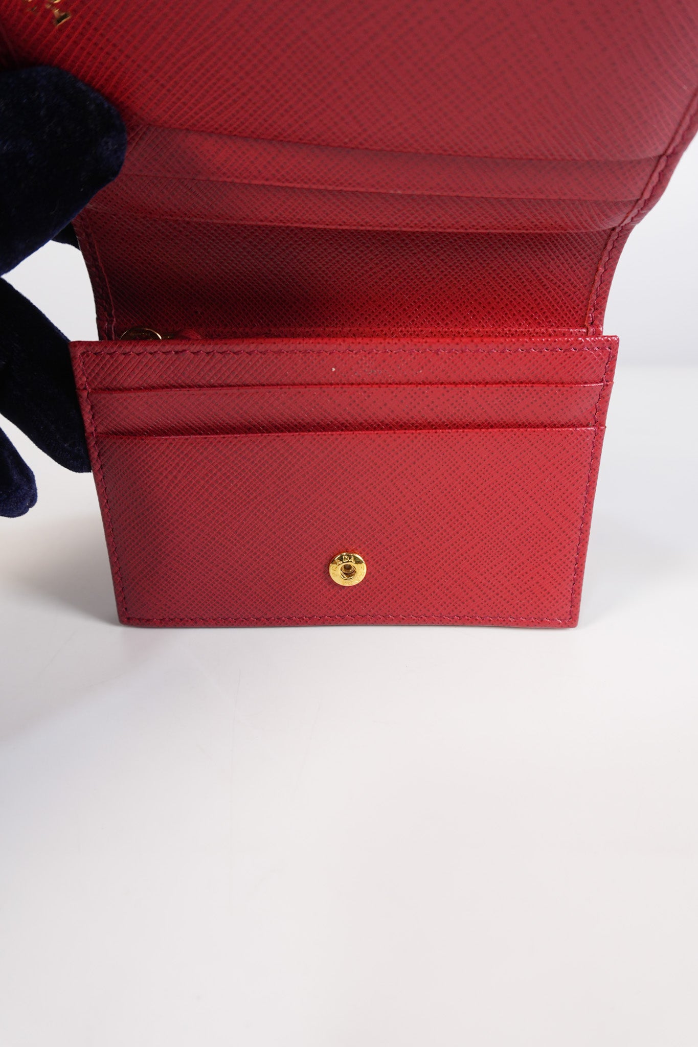 1MV021 Triangle Logo Bi-fold Wallet in Fouco/Red Saffiano Leather | Purse Maison Luxury Bags Shop