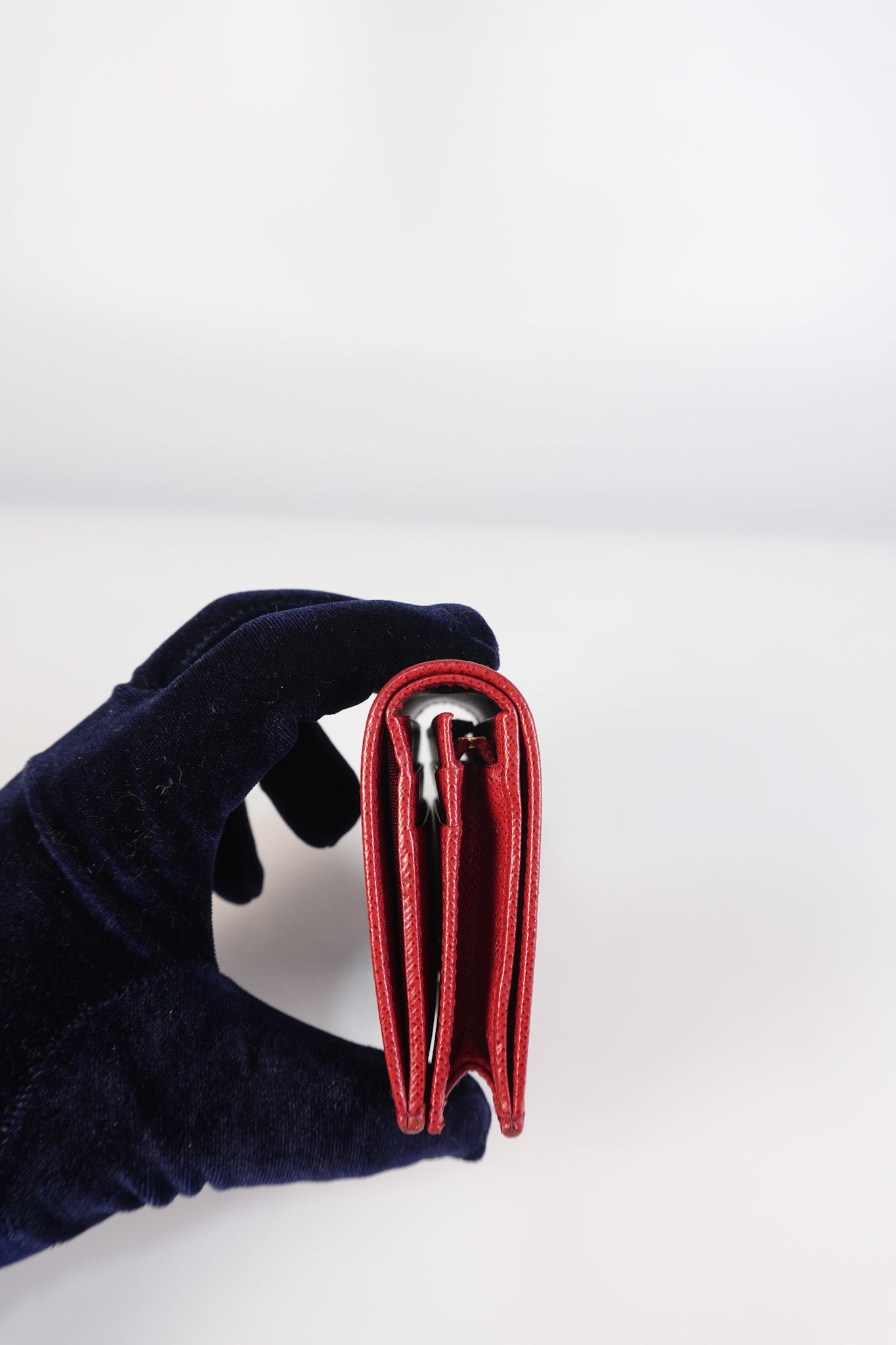 1MV021 Triangle Logo Bi-fold Wallet in Fouco/Red Saffiano Leather | Purse Maison Luxury Bags Shop