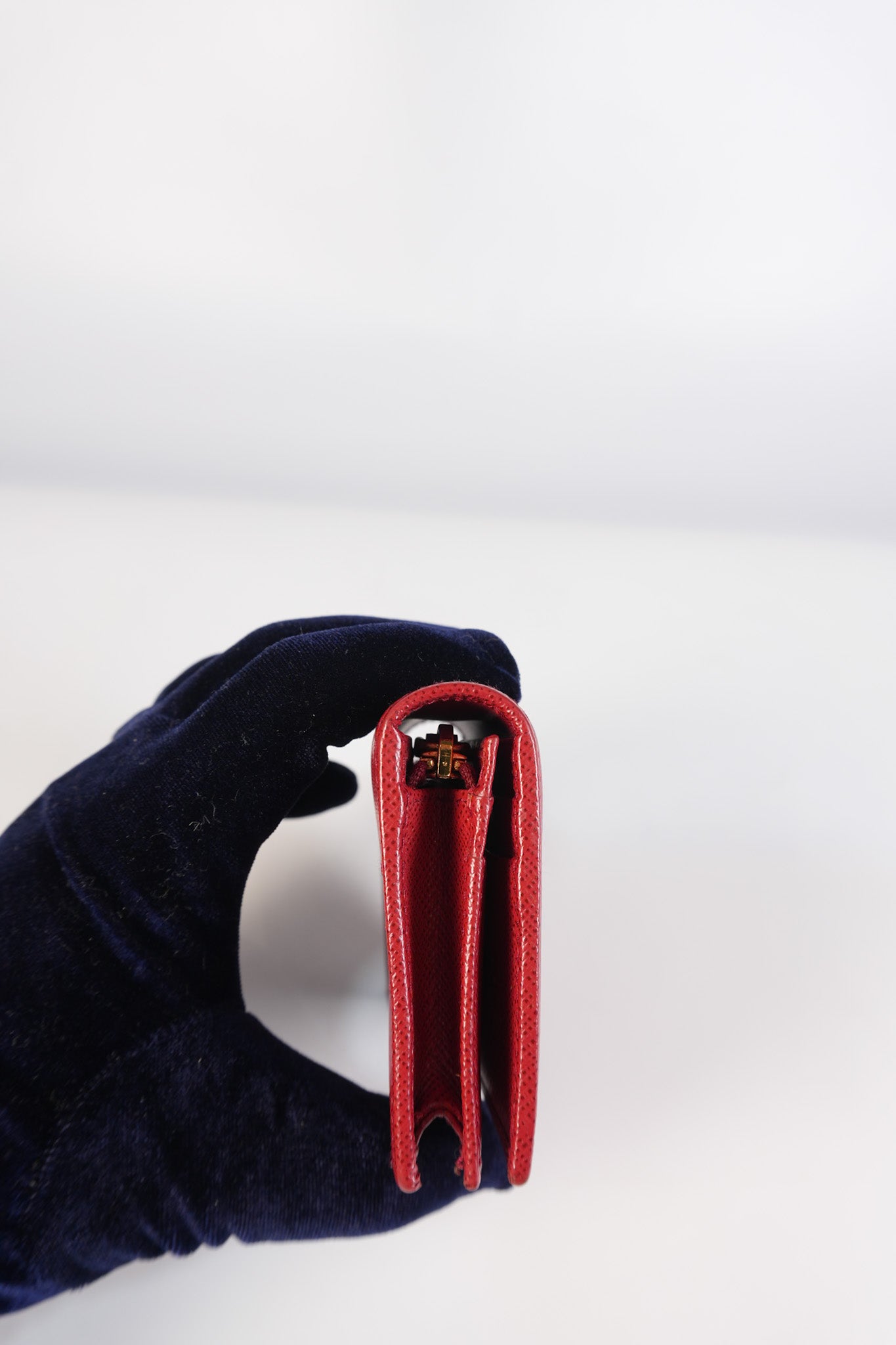 1MV021 Triangle Logo Bi-fold Wallet in Fouco/Red Saffiano Leather | Purse Maison Luxury Bags Shop