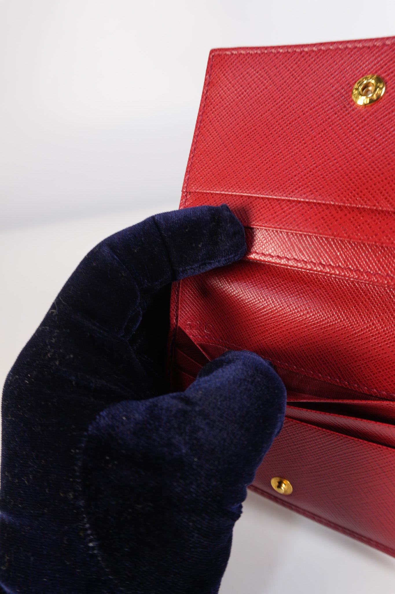 1MV021 Triangle Logo Bi-fold Wallet in Fouco/Red Saffiano Leather | Purse Maison Luxury Bags Shop