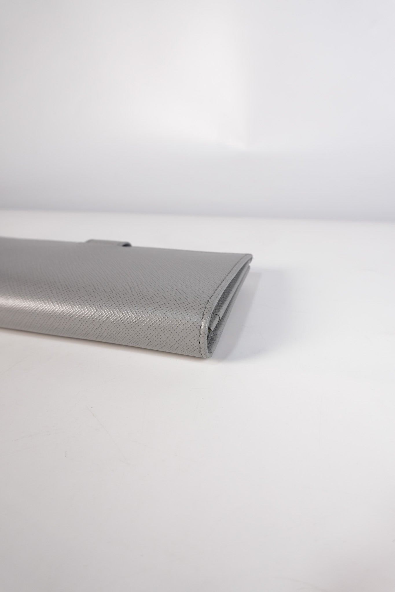 1MV025 Bi-fold Long Wallet in Nube Saffiano Leather | Purse Maison Luxury Bags Shop