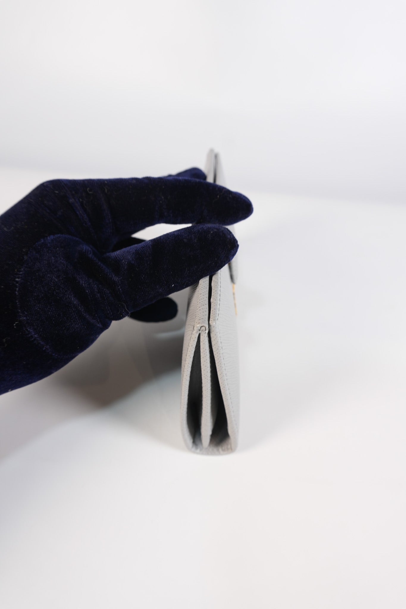 1MV025 Bi-fold Long Wallet in Nube Saffiano Leather | Purse Maison Luxury Bags Shop