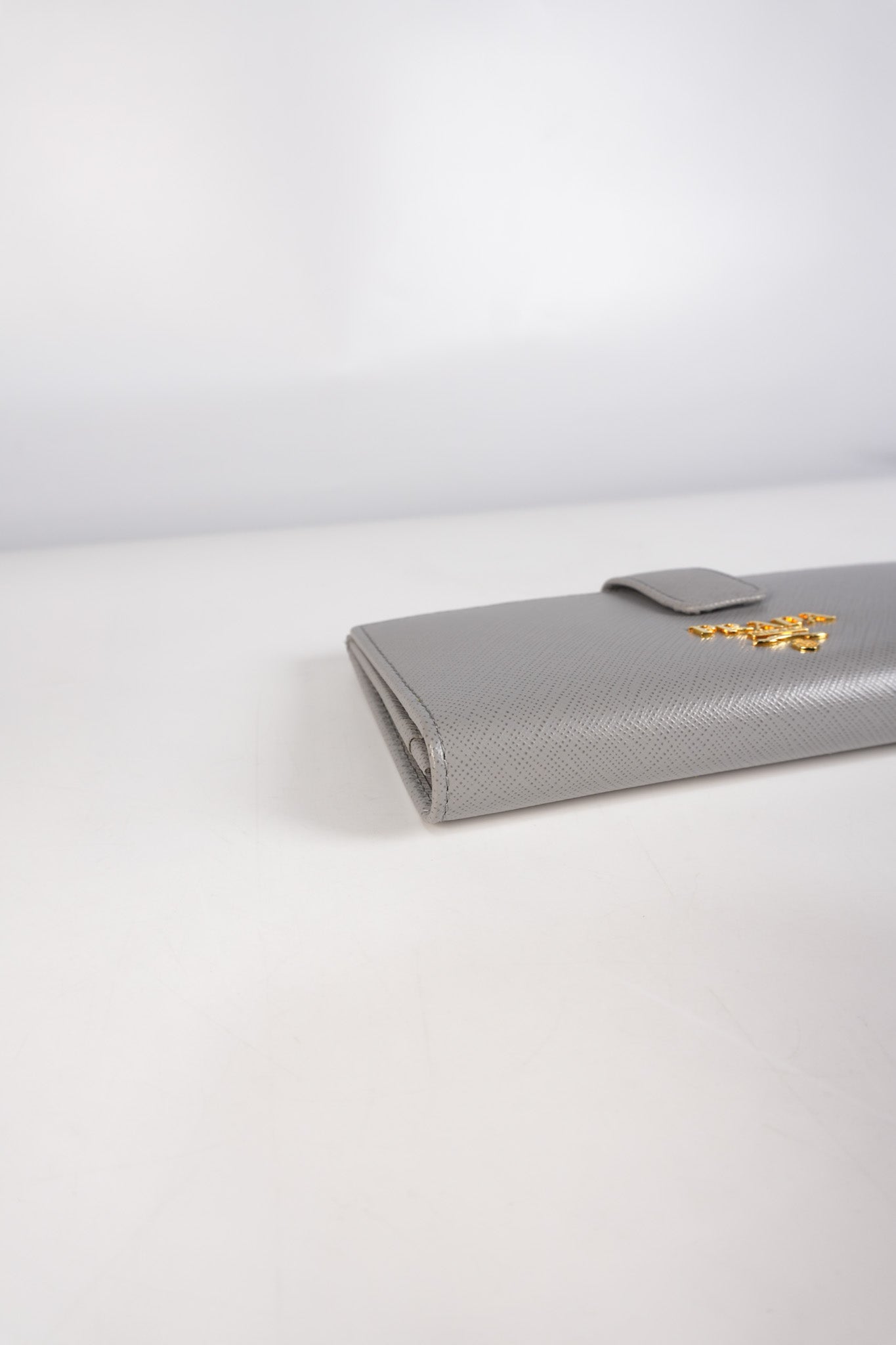 1MV025 Bi-fold Long Wallet in Nube Saffiano Leather | Purse Maison Luxury Bags Shop