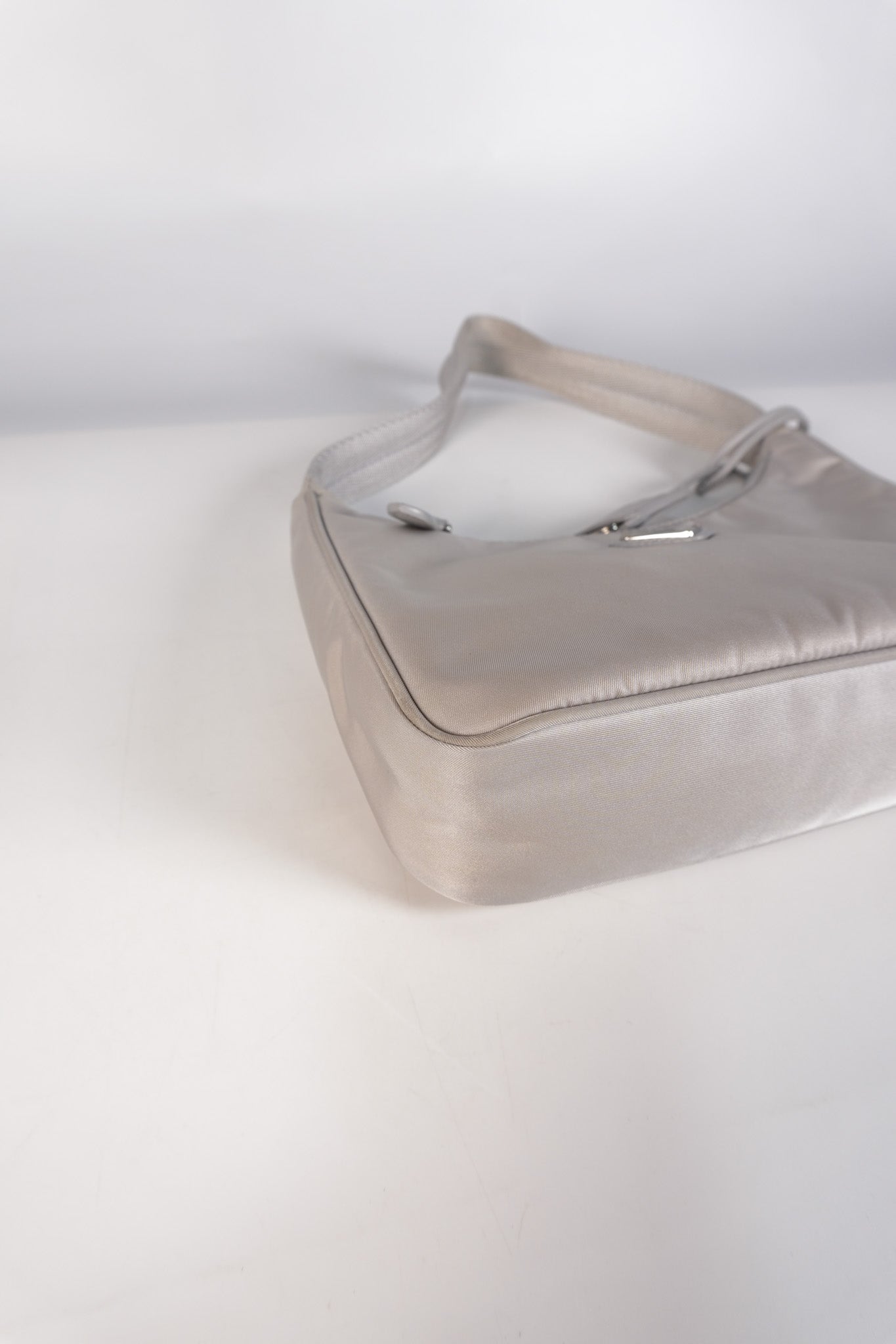 1NE515 Re-edition 2000 in Fiordaliso Tessuto Nylon | Purse Maison Luxury Bags Shop