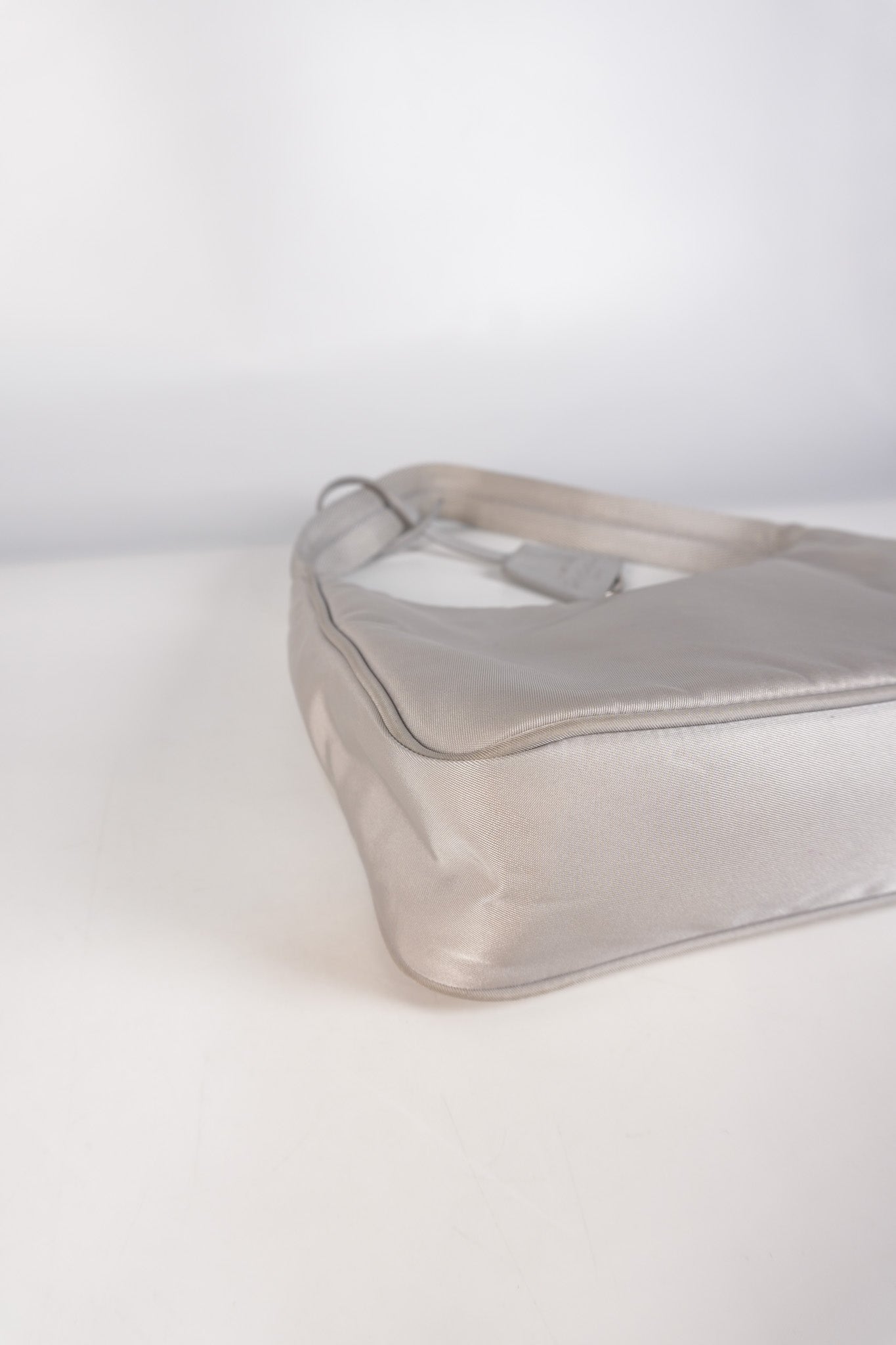 1NE515 Re-edition 2000 in Fiordaliso Tessuto Nylon | Purse Maison Luxury Bags Shop