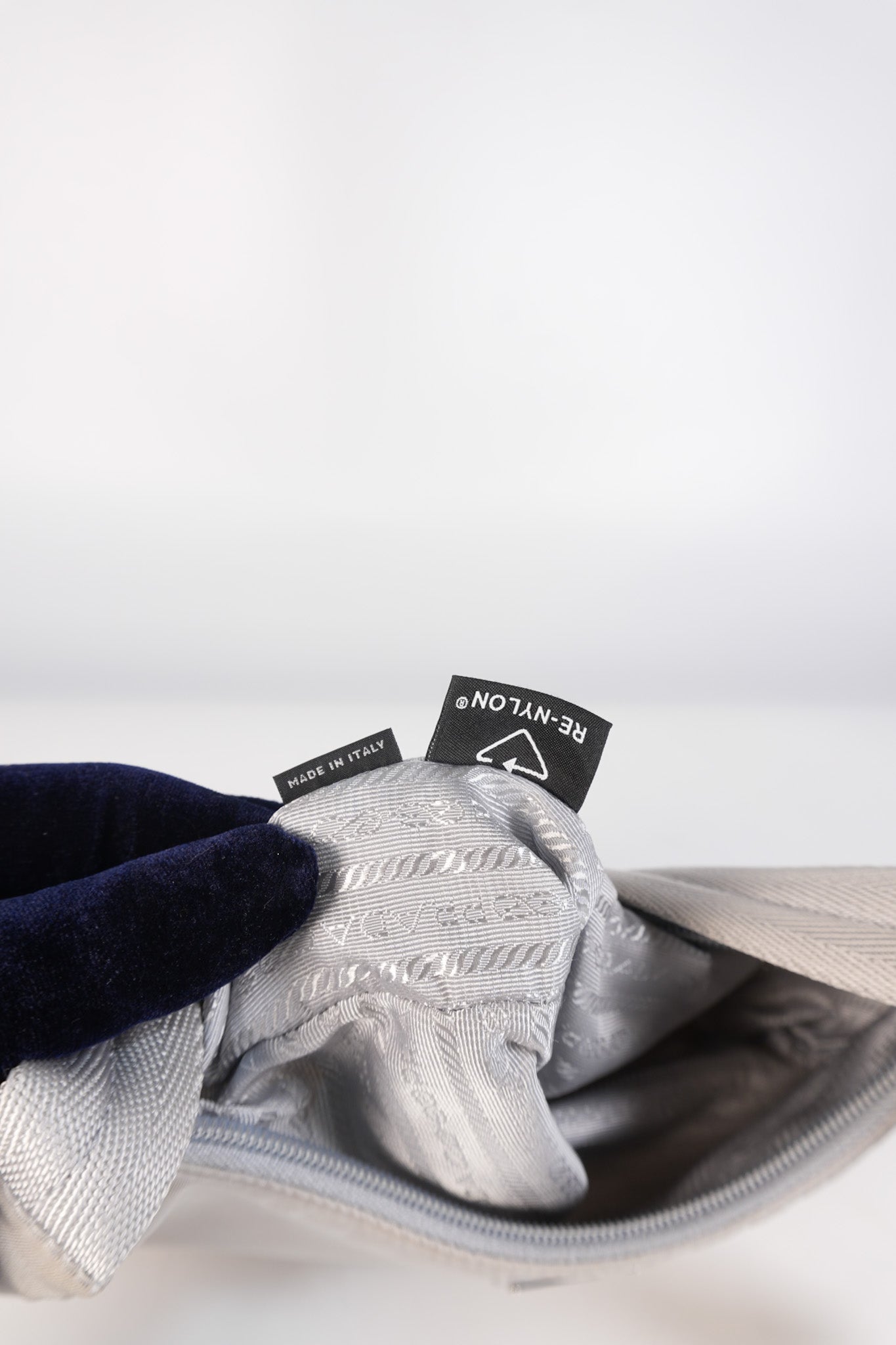 1NE515 Re-edition 2000 in Fiordaliso Tessuto Nylon | Purse Maison Luxury Bags Shop