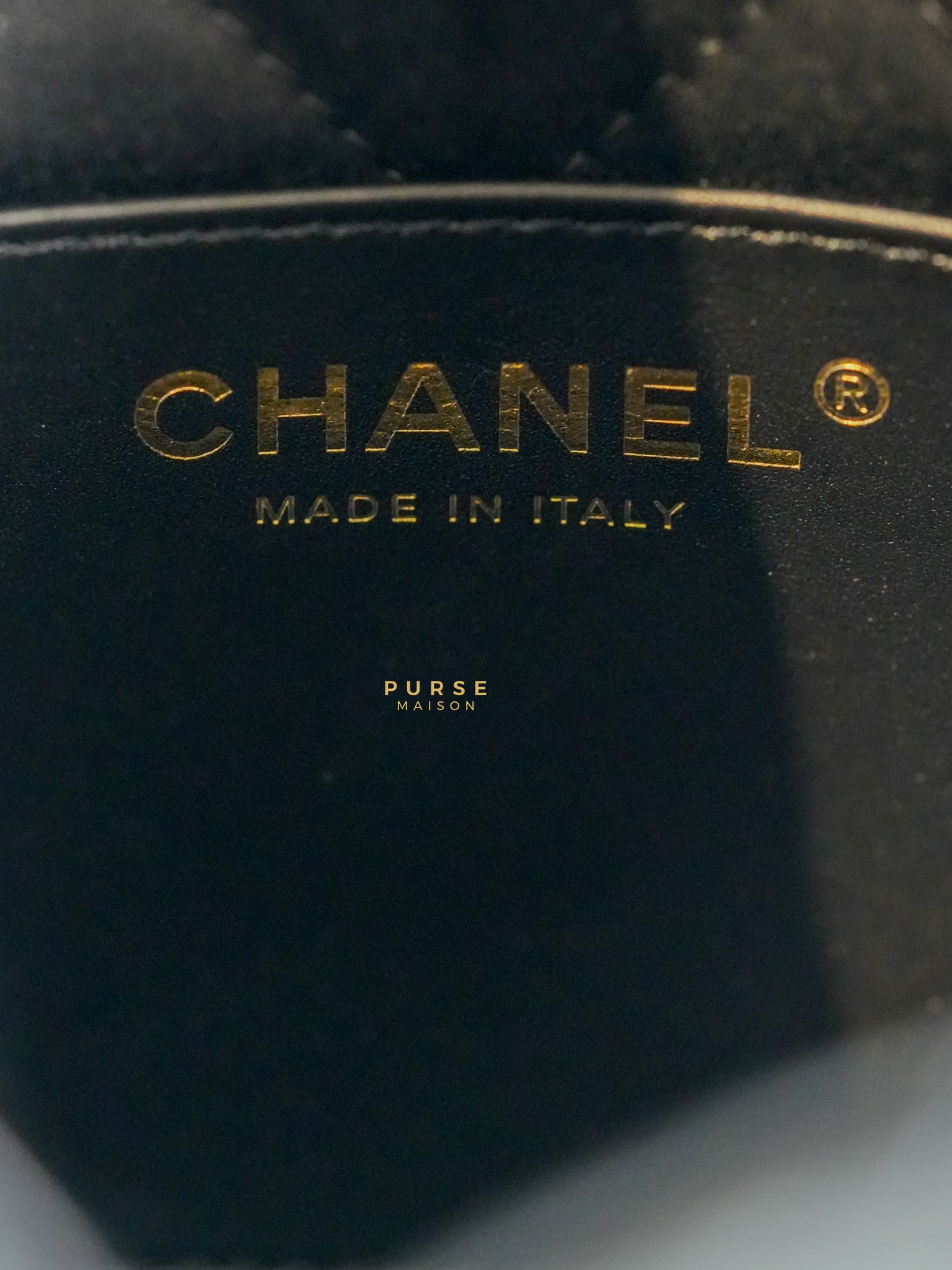 Mini 22 Black Leather Handbag in Gold Hardware (Microchip) | Purse Maison Luxury Bags Shop