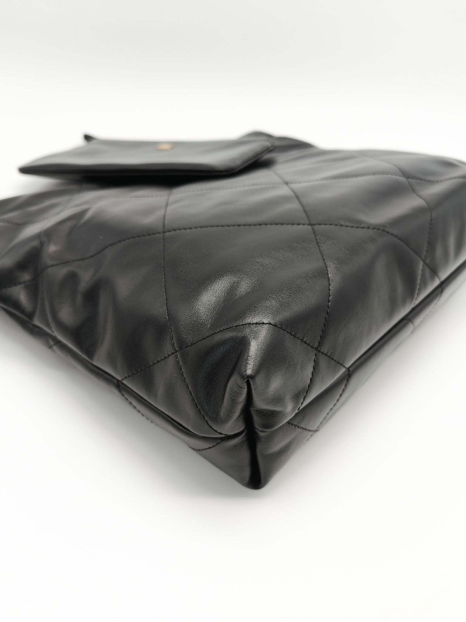 22 Small in Black Quilted Shiny Calfskin Leather and Aged Gold Hardware (Microchip) | Purse Maison Luxury Bags Shop