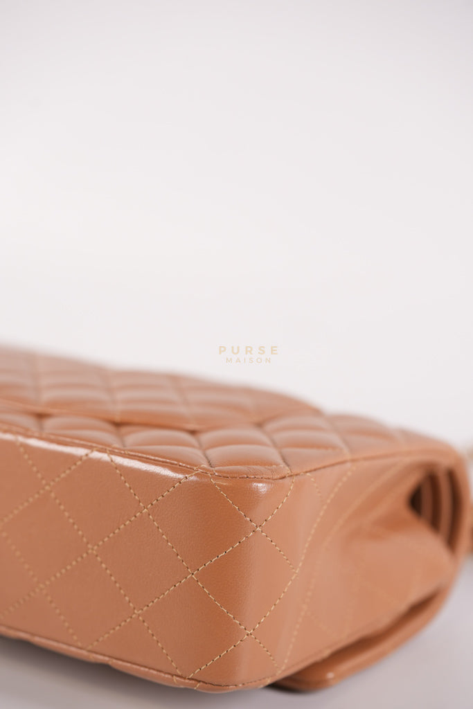 22S Classic Double Flap Medium in Caramel Lambskin Leather and Light Gold Hardware (Microchip) | Purse Maison Luxury Bags Shop