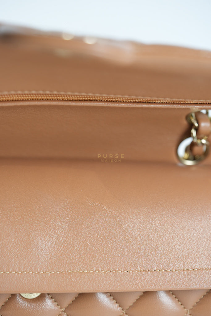 22S Classic Double Flap Medium in Caramel Lambskin Leather and Light Gold Hardware (Microchip) | Purse Maison Luxury Bags Shop