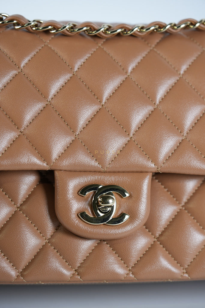 22S Classic Double Flap Medium in Caramel Lambskin Leather and Light Gold Hardware (Microchip) | Purse Maison Luxury Bags Shop