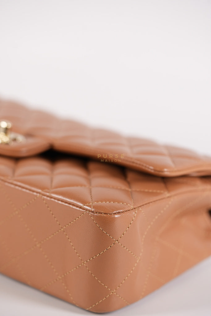 22S Classic Double Flap Medium in Caramel Lambskin Leather and Light Gold Hardware (Microchip) | Purse Maison Luxury Bags Shop