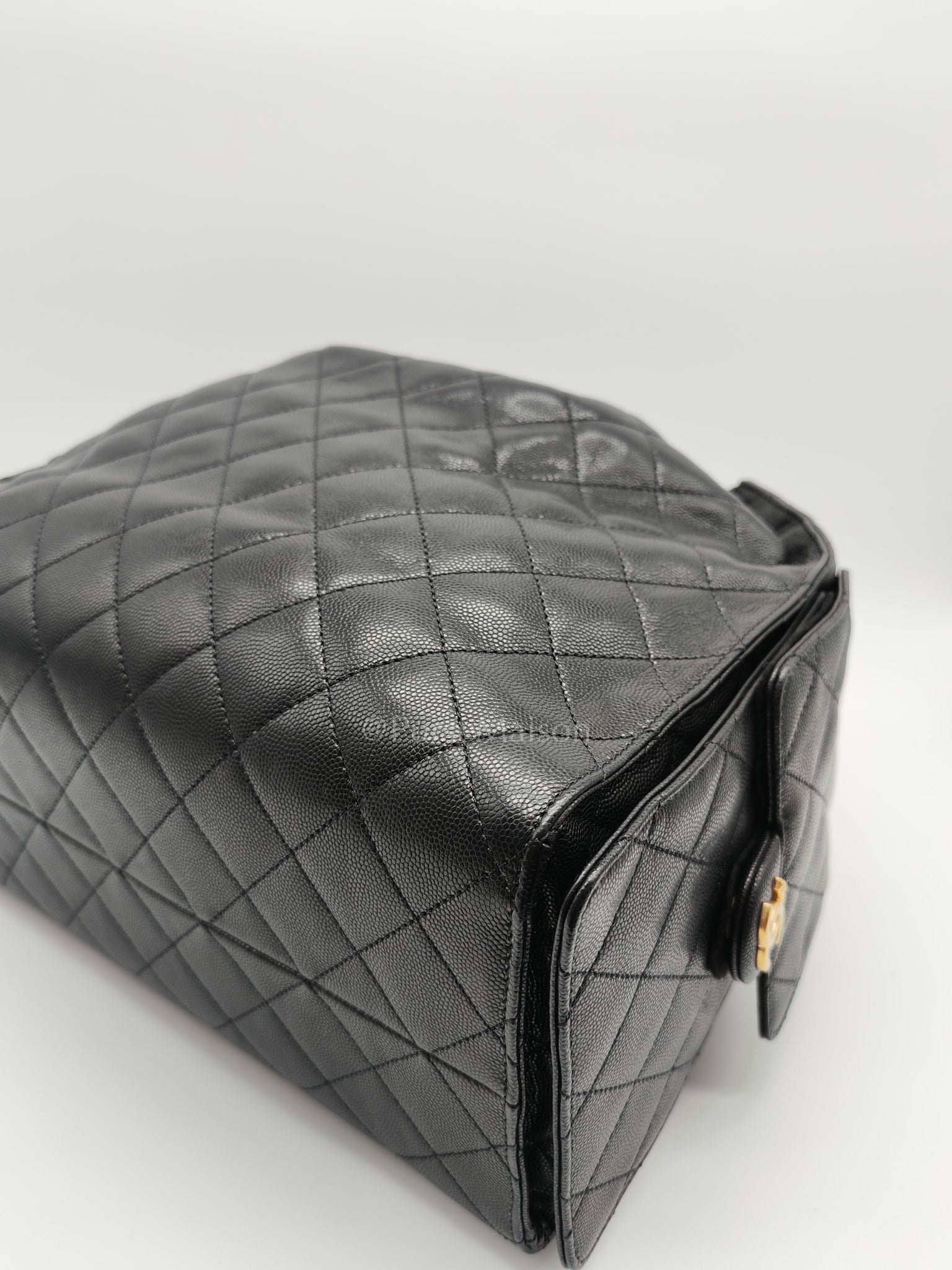 25 Medium in Black Caviar Leather and Aged Gold Hardware (Microchip) | Purse Maison Luxury Bags Shop