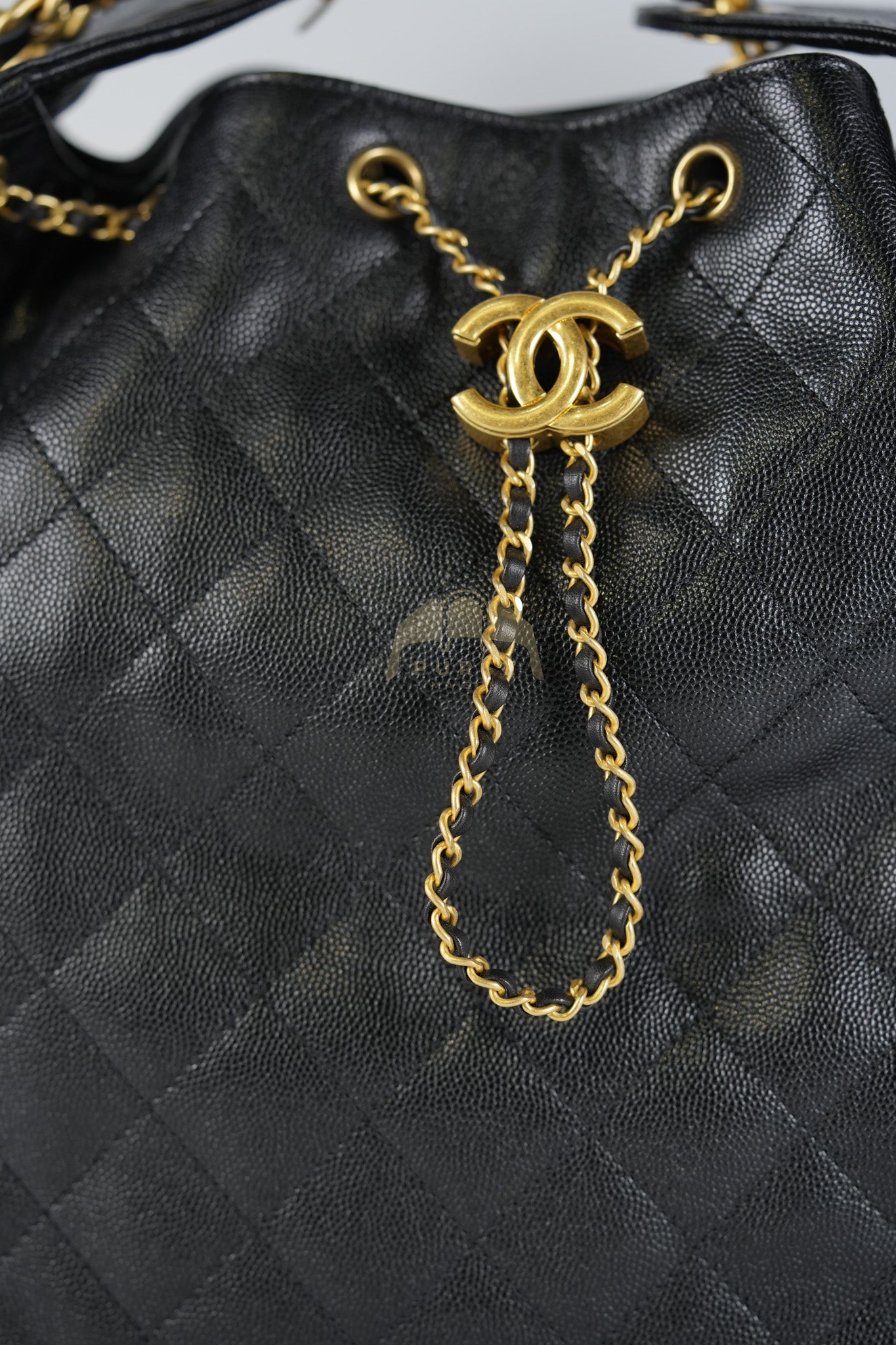 25 Medium in Black Caviar Leather and Aged Gold Hardware (Microchip) | Purse Maison Luxury Bags Shop