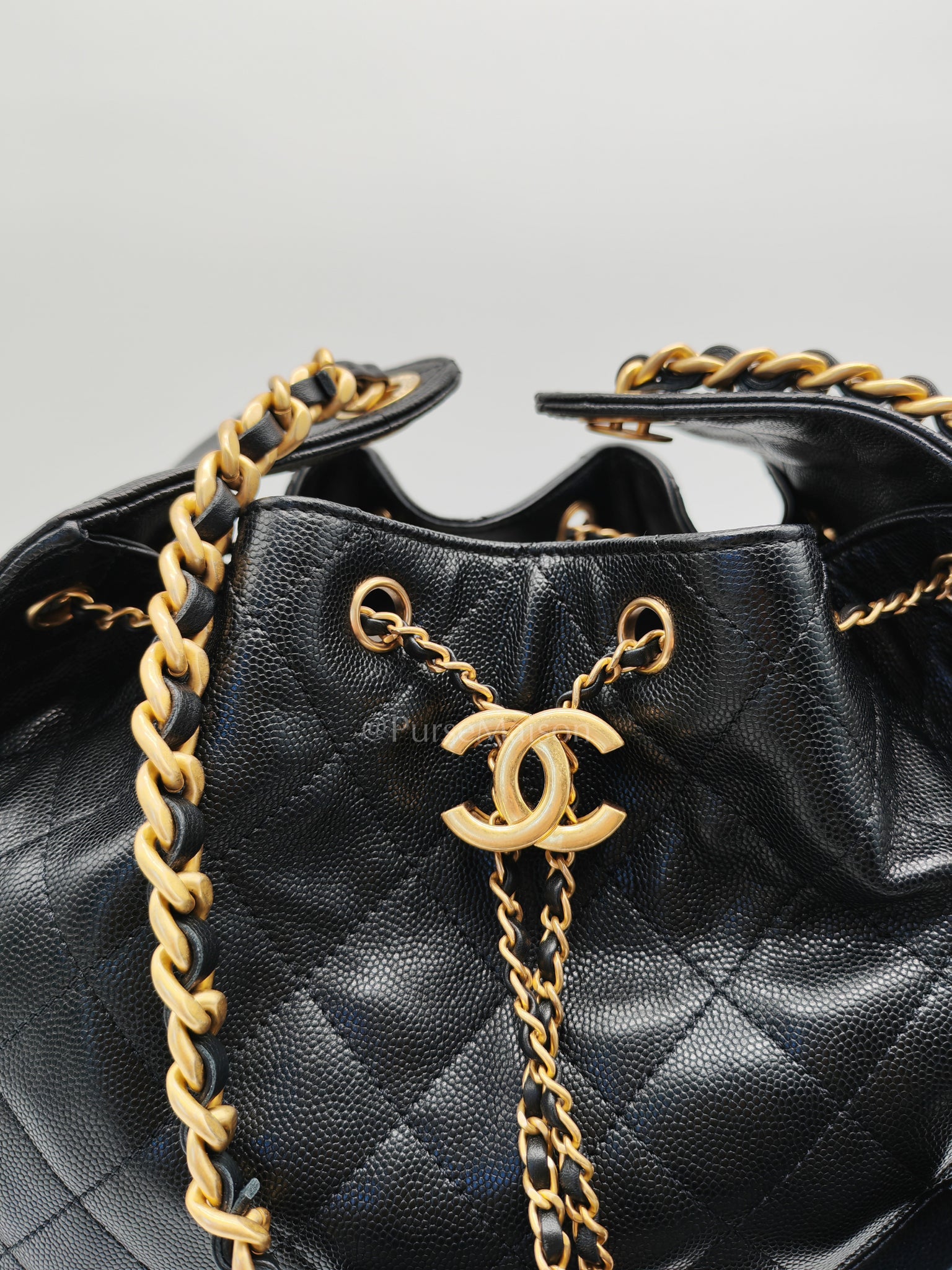 25 Medium in Black Caviar Leather and Aged Gold Hardware (Microchip) | Purse Maison Luxury Bags Shop