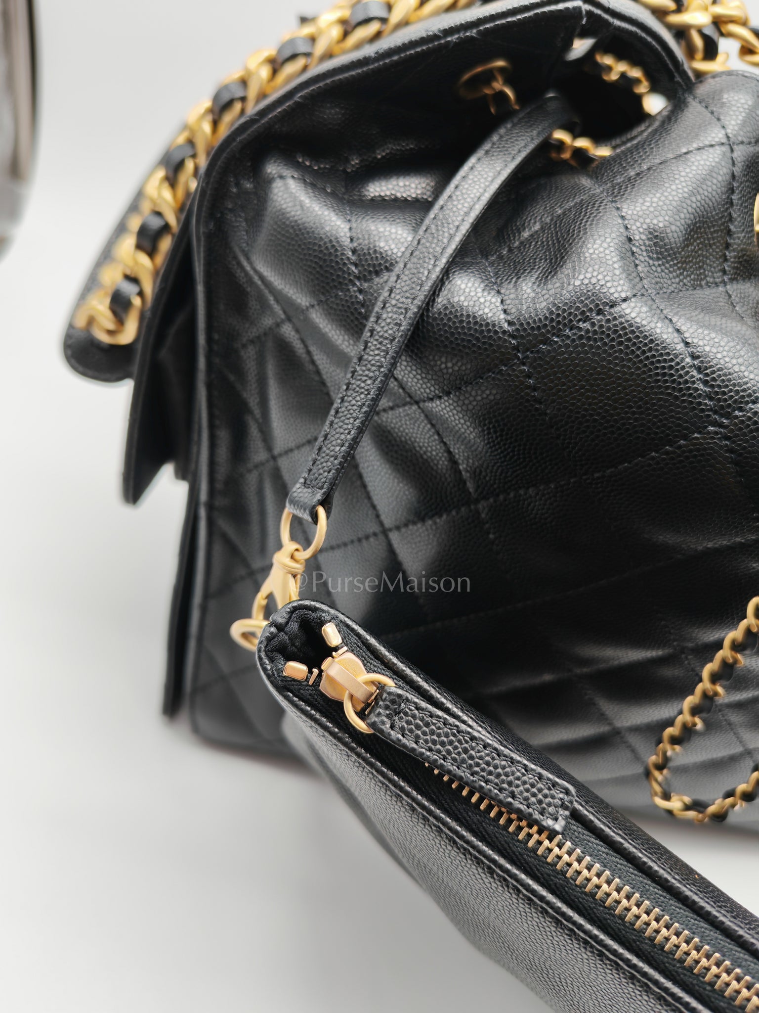 25 Medium in Black Caviar Leather and Aged Gold Hardware (Microchip) | Purse Maison Luxury Bags Shop