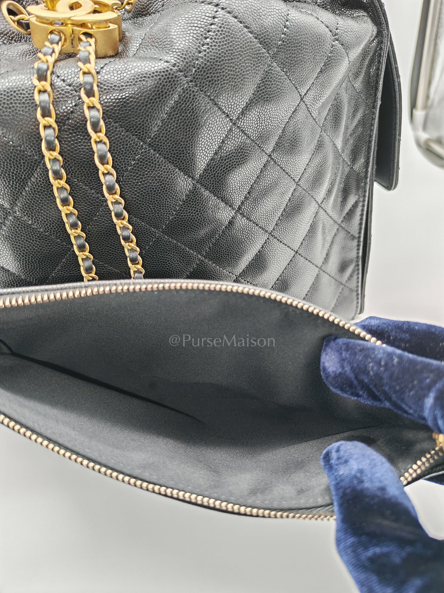 25 Medium in Black Caviar Leather and Aged Gold Hardware (Microchip) | Purse Maison Luxury Bags Shop