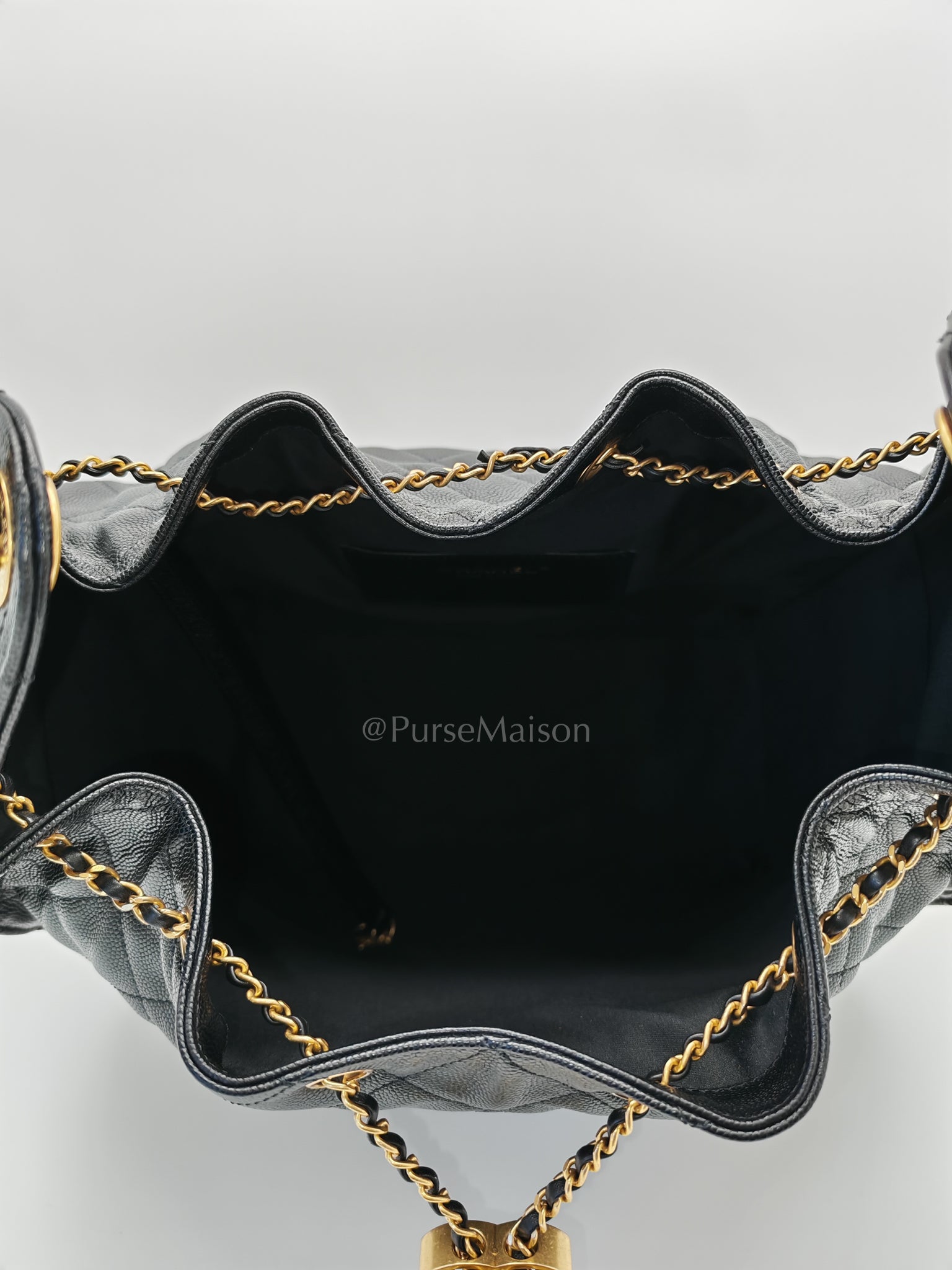 25 Medium in Black Caviar Leather and Aged Gold Hardware (Microchip) | Purse Maison Luxury Bags Shop