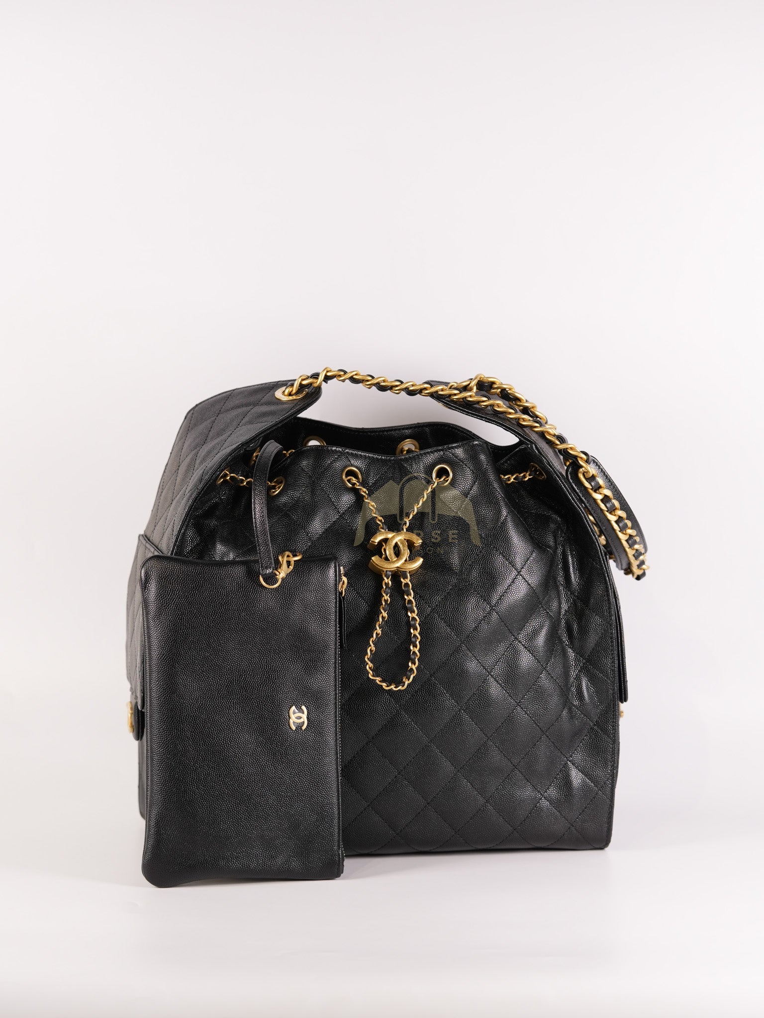 25 Medium in Black Caviar Leather and Aged Gold Hardware (Microchip) | Purse Maison Luxury Bags Shop