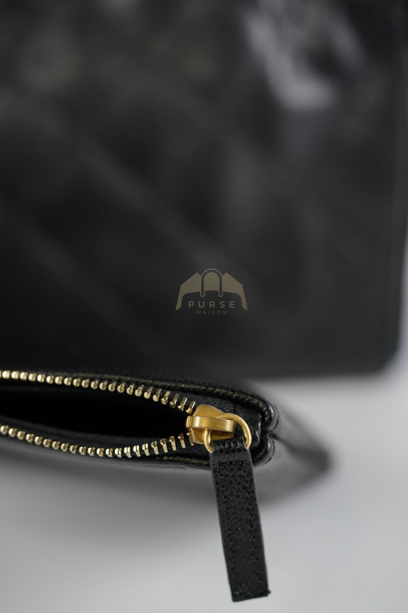 25 Medium in Black Caviar Leather and Aged Gold Hardware (Microchip) | Purse Maison Luxury Bags Shop