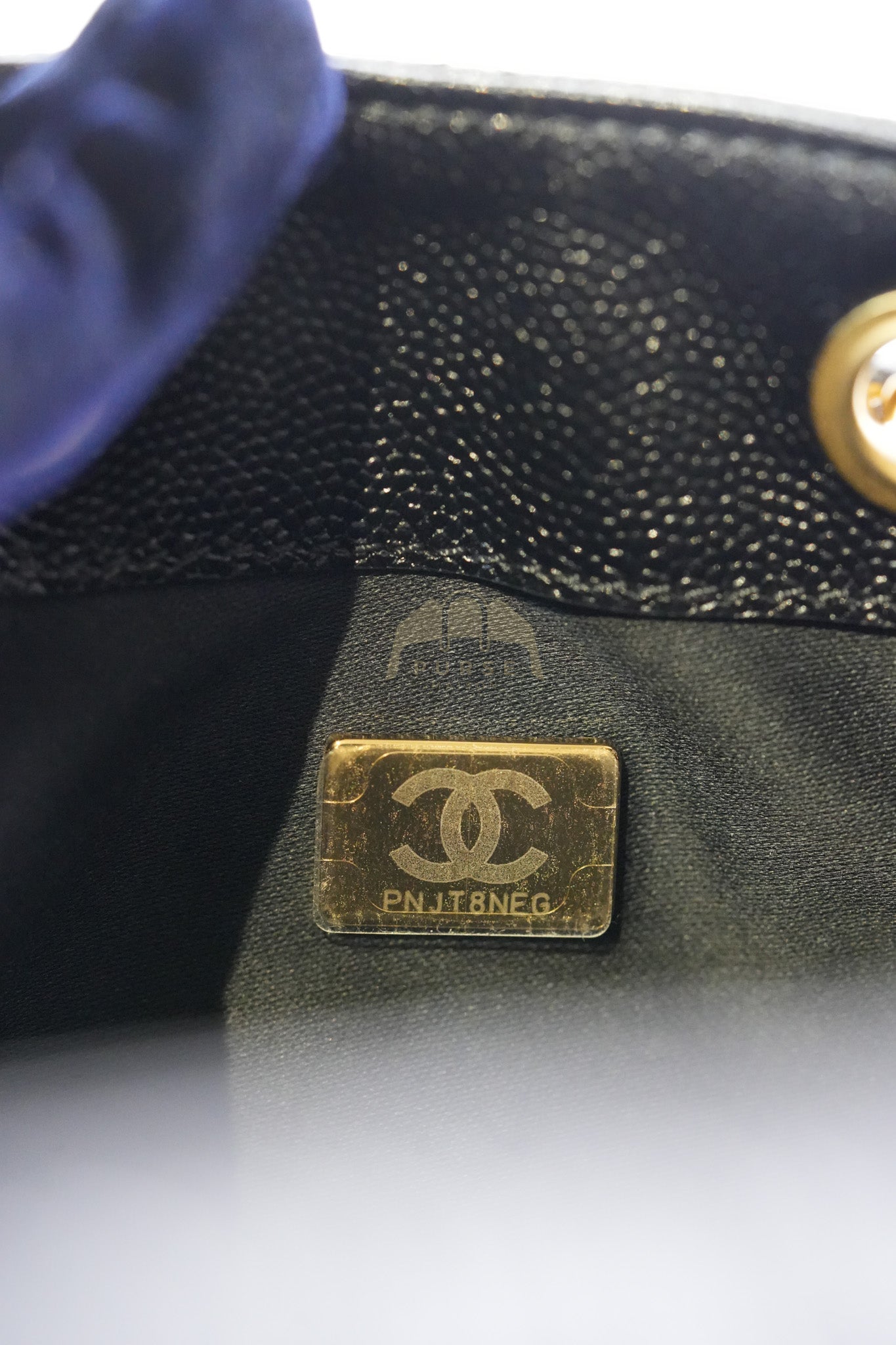 25 Medium in Black Caviar Leather and Aged Gold Hardware (Microchip) | Purse Maison Luxury Bags Shop