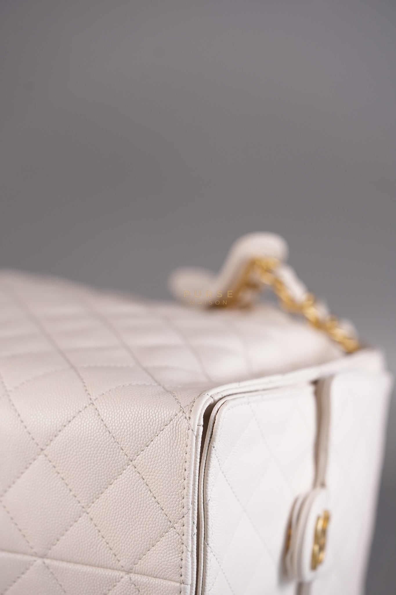 25 Medium White in Caviar Leather and Aged Gold Hardware (Microchip) | Purse Maison Luxury Bags Shop