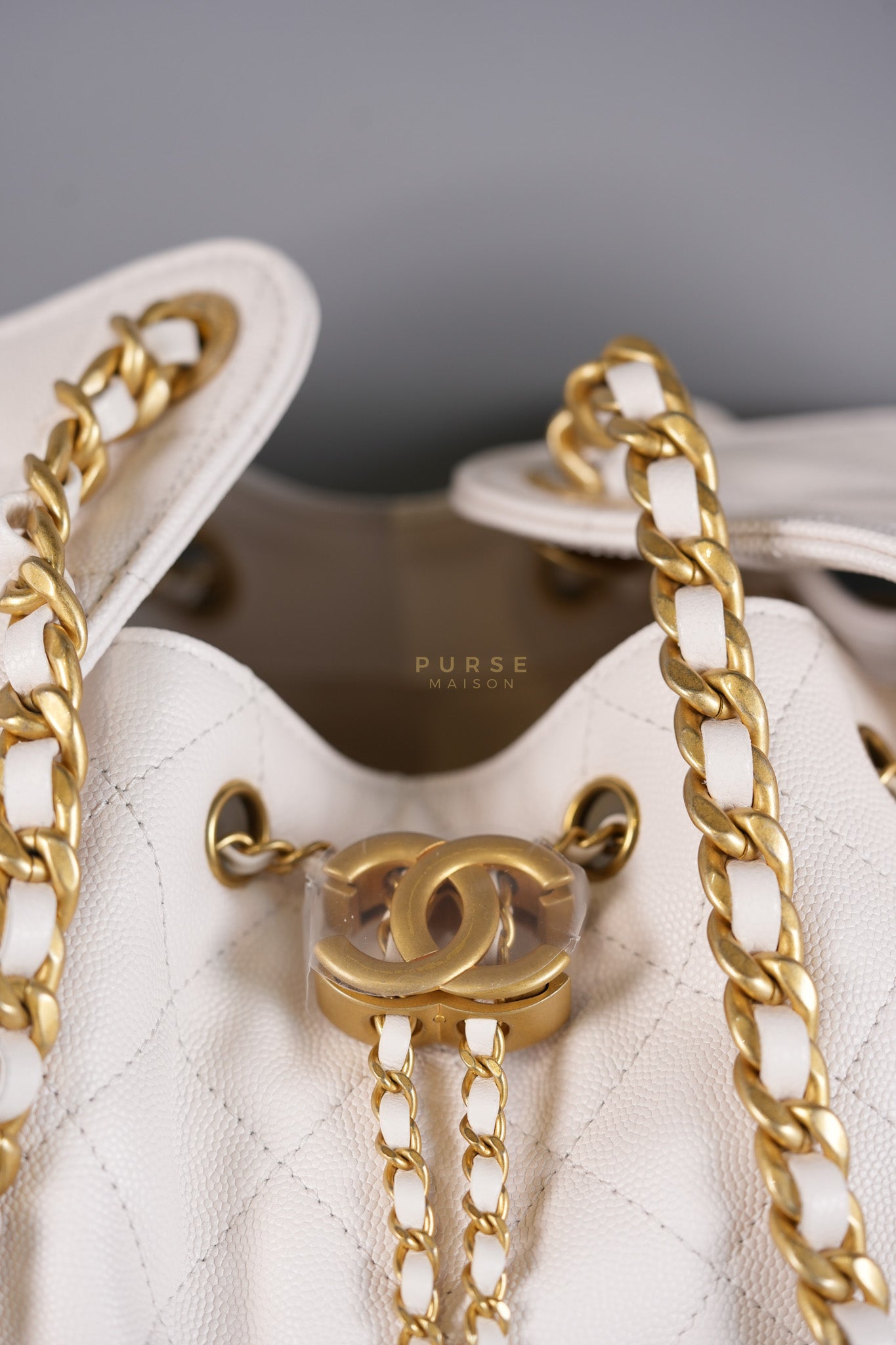 25 Medium White in Caviar Leather and Aged Gold Hardware (Microchip) | Purse Maison Luxury Bags Shop