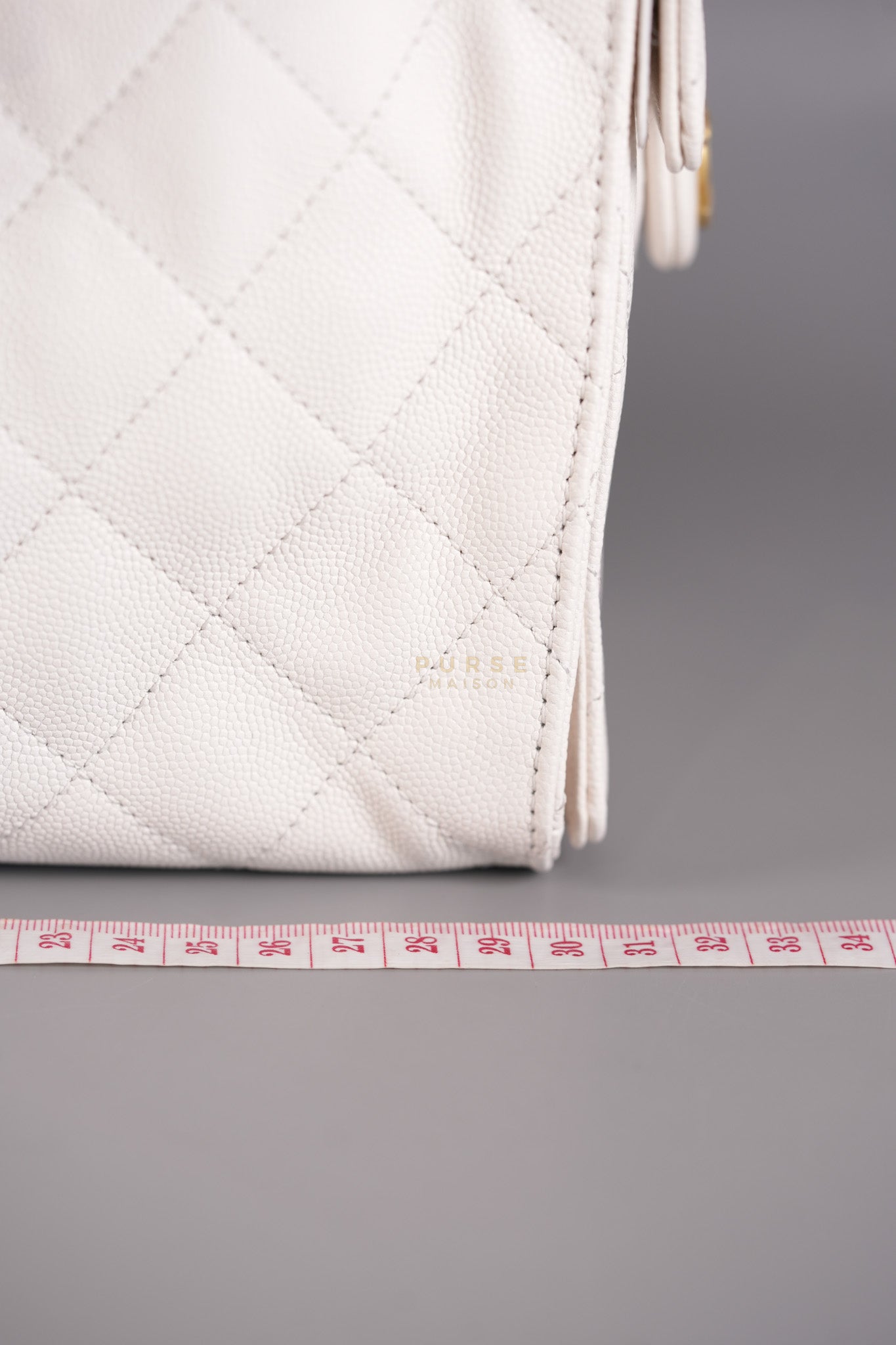 25 Medium White in Caviar Leather and Aged Gold Hardware (Microchip) | Purse Maison Luxury Bags Shop