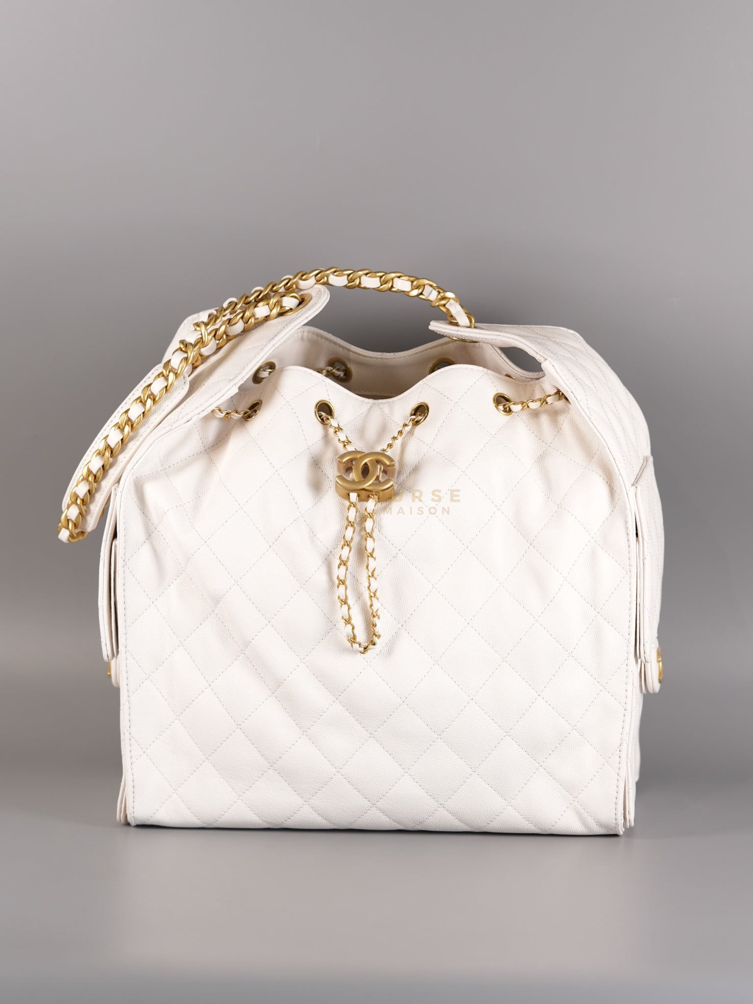 25 Medium White in Caviar Leather and Aged Gold Hardware (Microchip) | Purse Maison Luxury Bags Shop