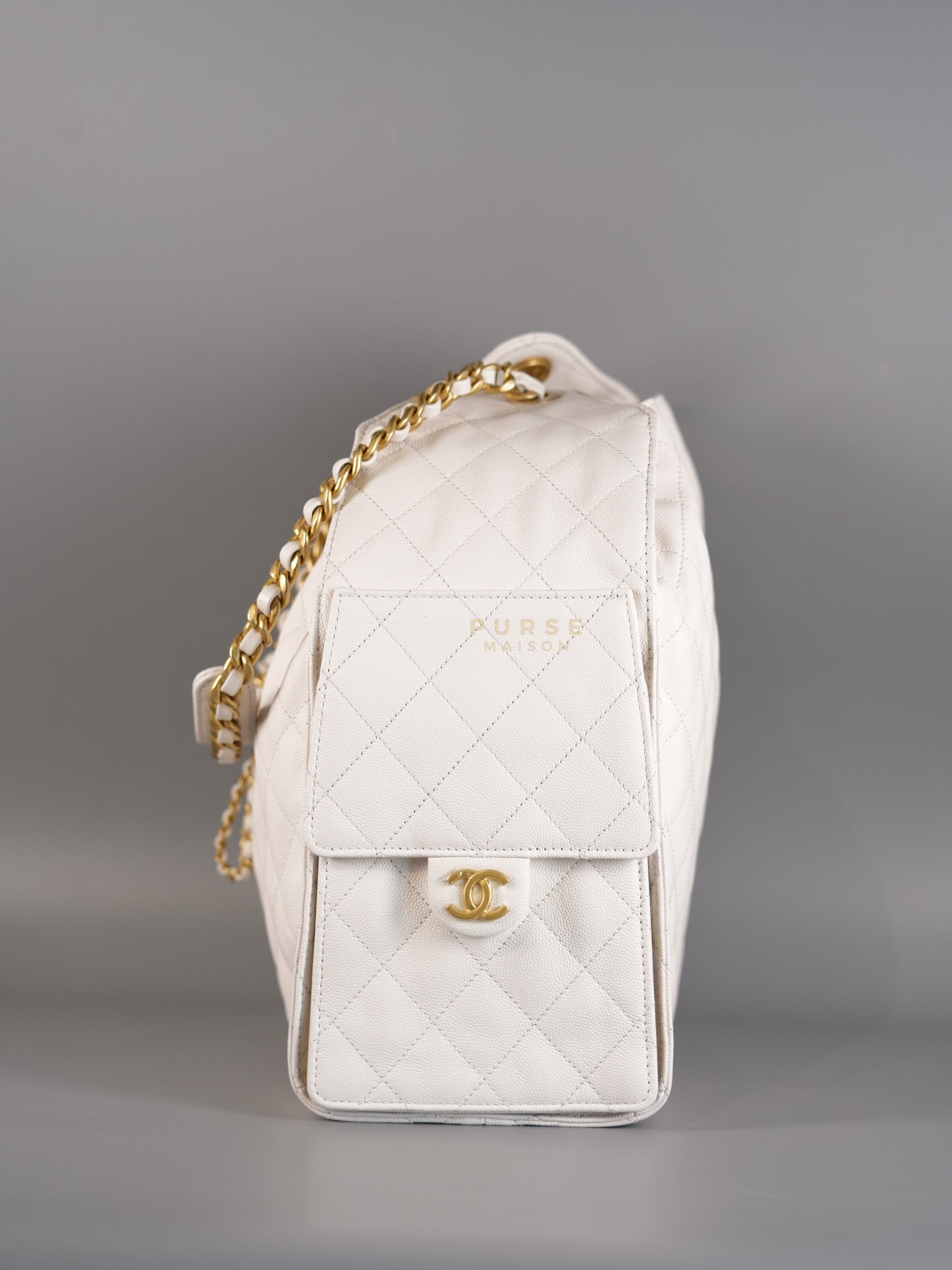 25 Medium White in Caviar Leather and Aged Gold Hardware (Microchip) | Purse Maison Luxury Bags Shop