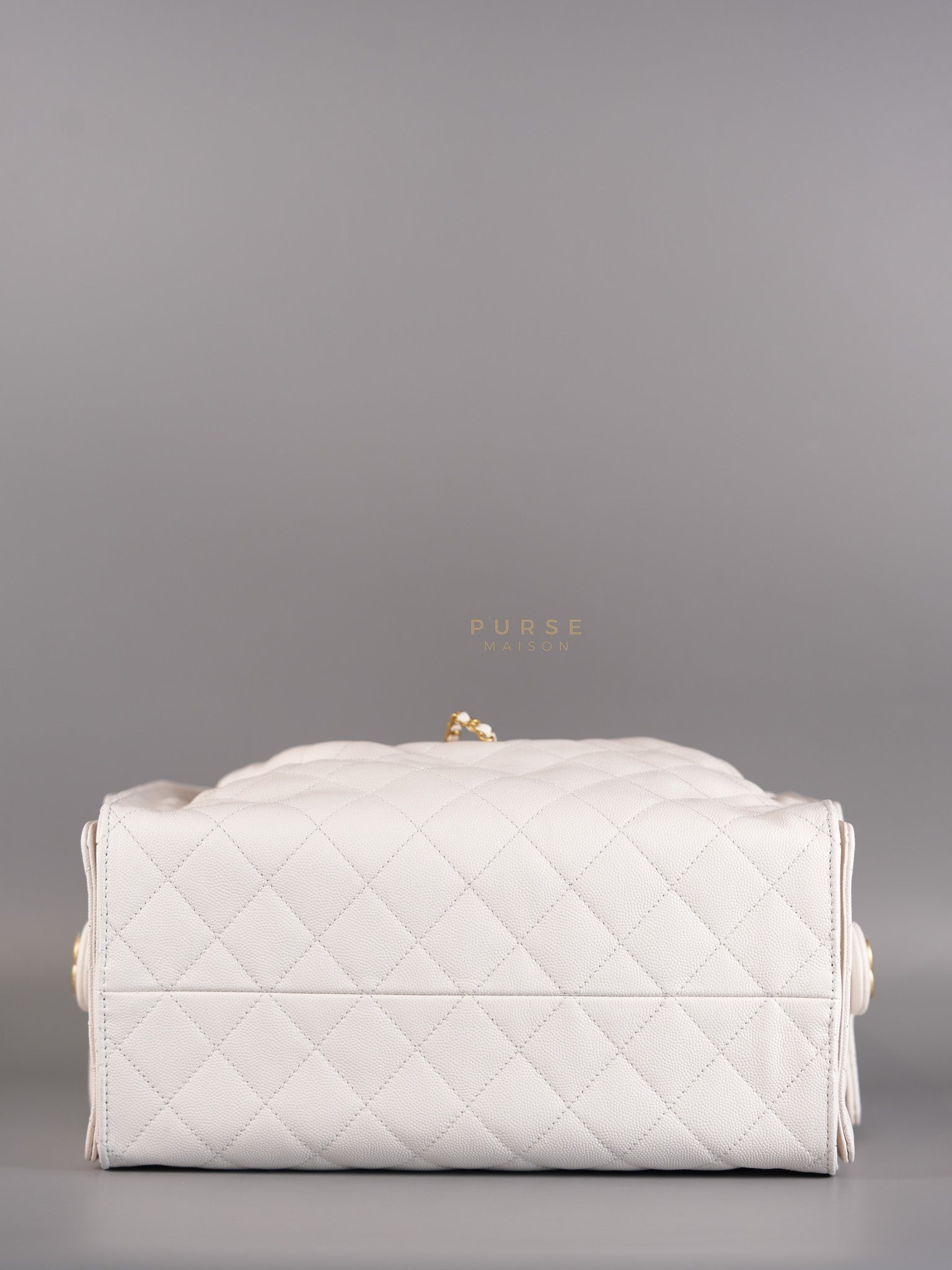 25 Medium White in Caviar Leather and Aged Gold Hardware (Microchip) | Purse Maison Luxury Bags Shop