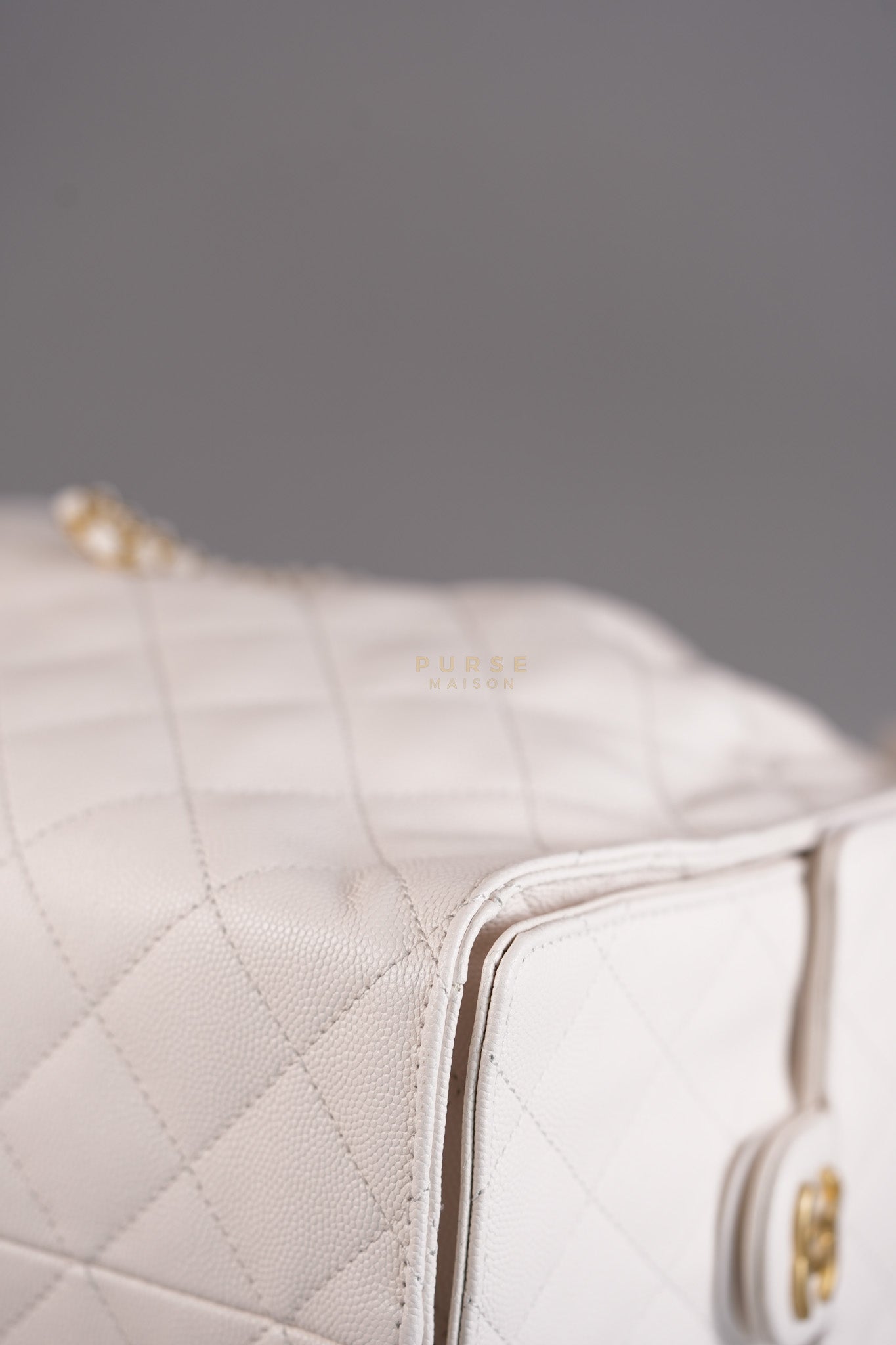 25 Medium White in Caviar Leather and Aged Gold Hardware (Microchip) | Purse Maison Luxury Bags Shop