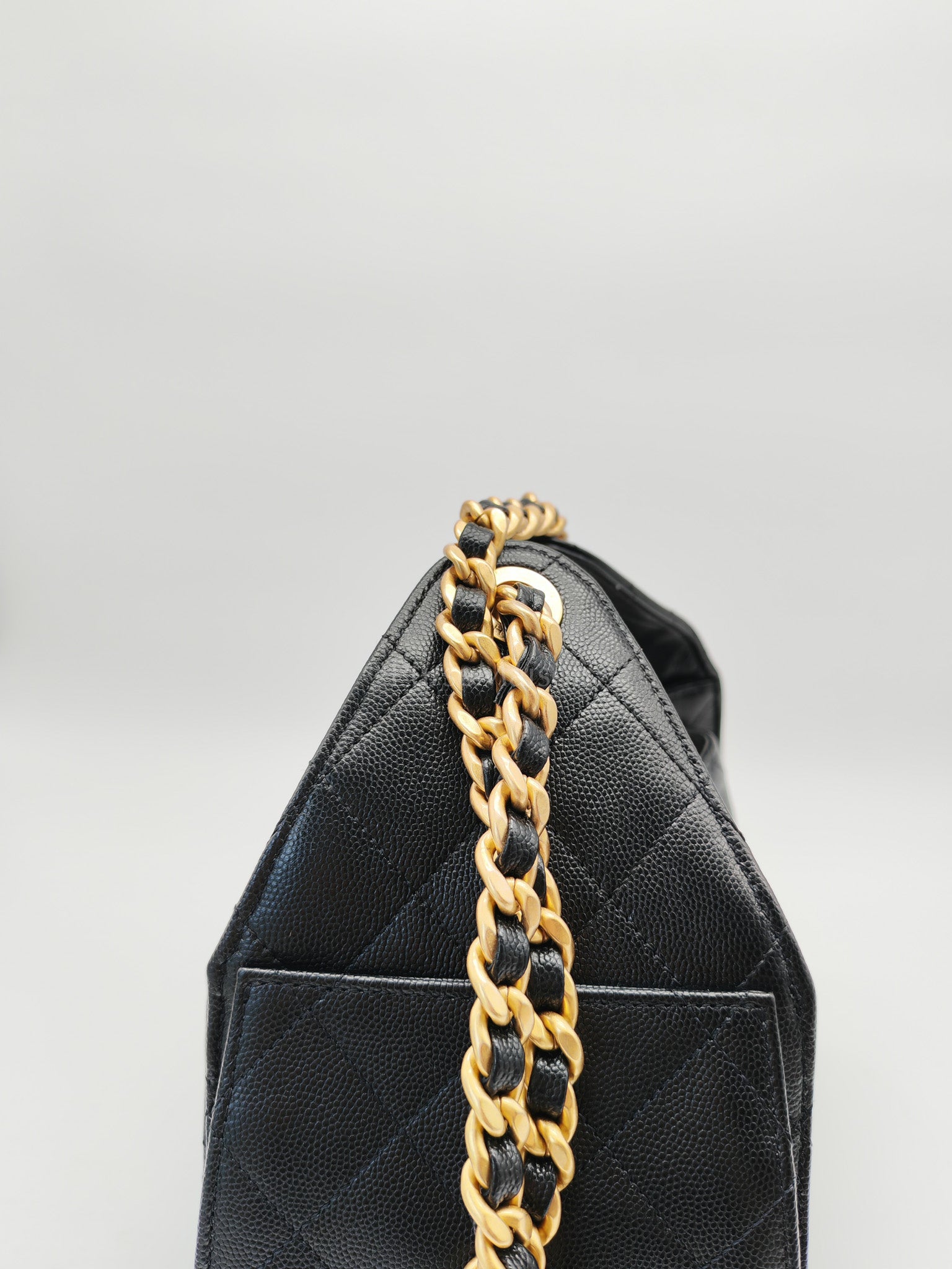 25 Small Black Caviar Leather in Aged Gold Hardware Microchip(HH****C1) | Purse Maison Luxury Bags Shop