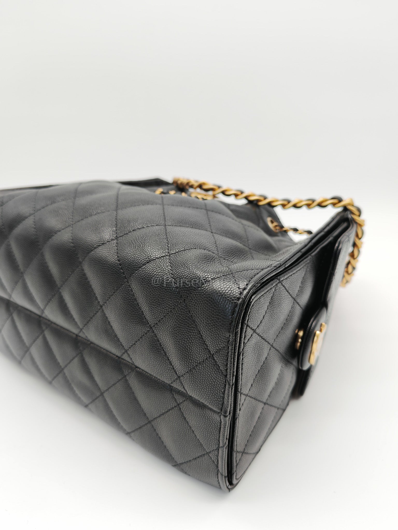 25 Small Black Caviar Leather in Aged Gold Hardware Microchip(HH****C1) | Purse Maison Luxury Bags Shop