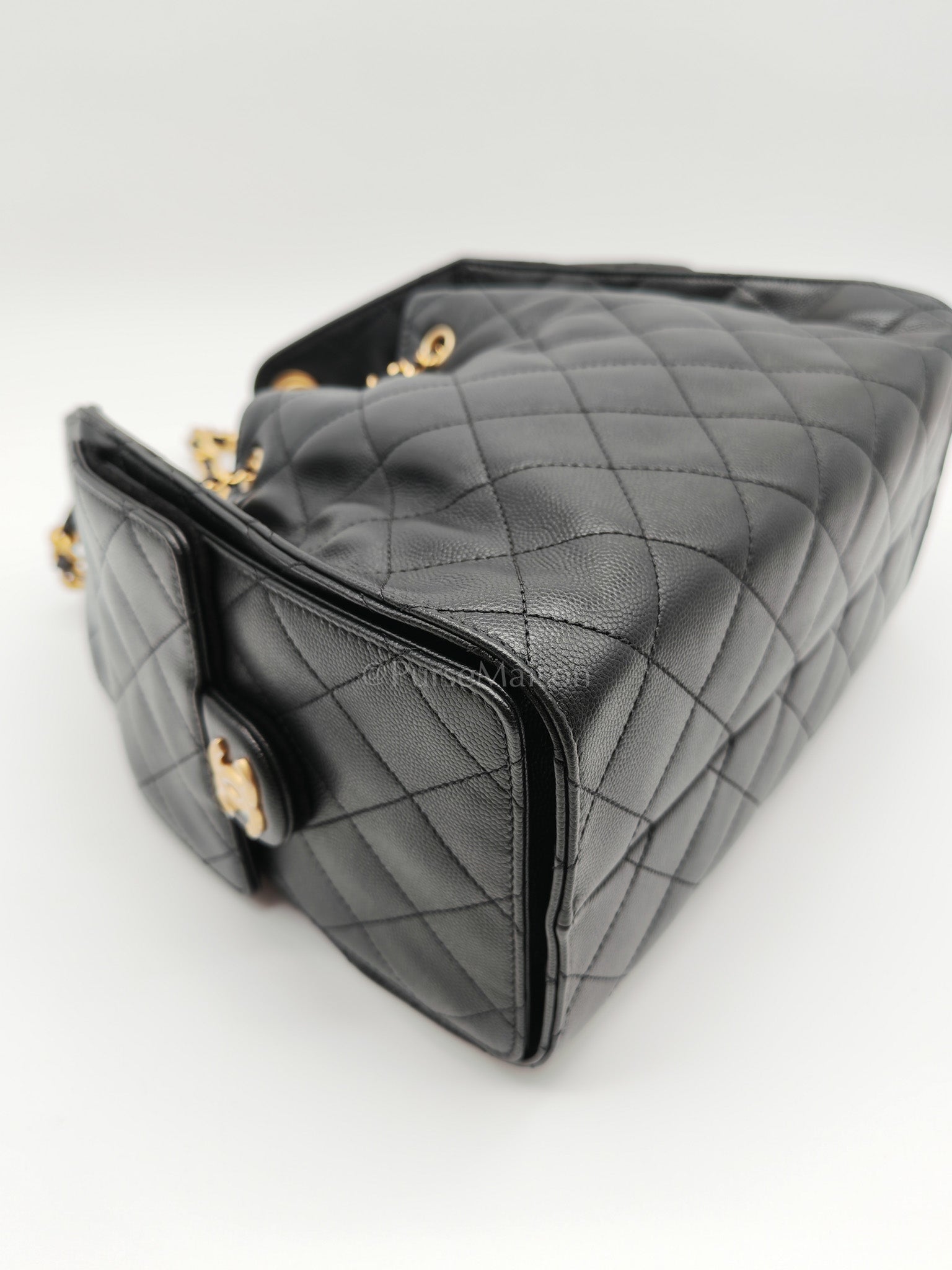 25 Small in Black Caviar Leather Aged Gold Hardware (Microchip) | Purse Maison Luxury Bags Shop