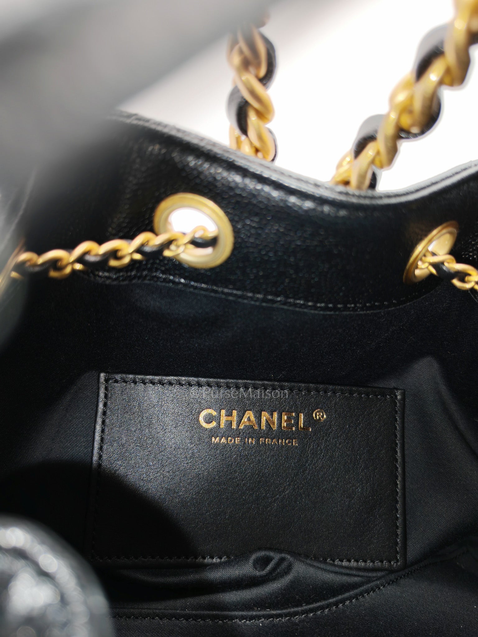 25 Small in Black Caviar Leather Aged Gold Hardware (Microchip) | Purse Maison Luxury Bags Shop